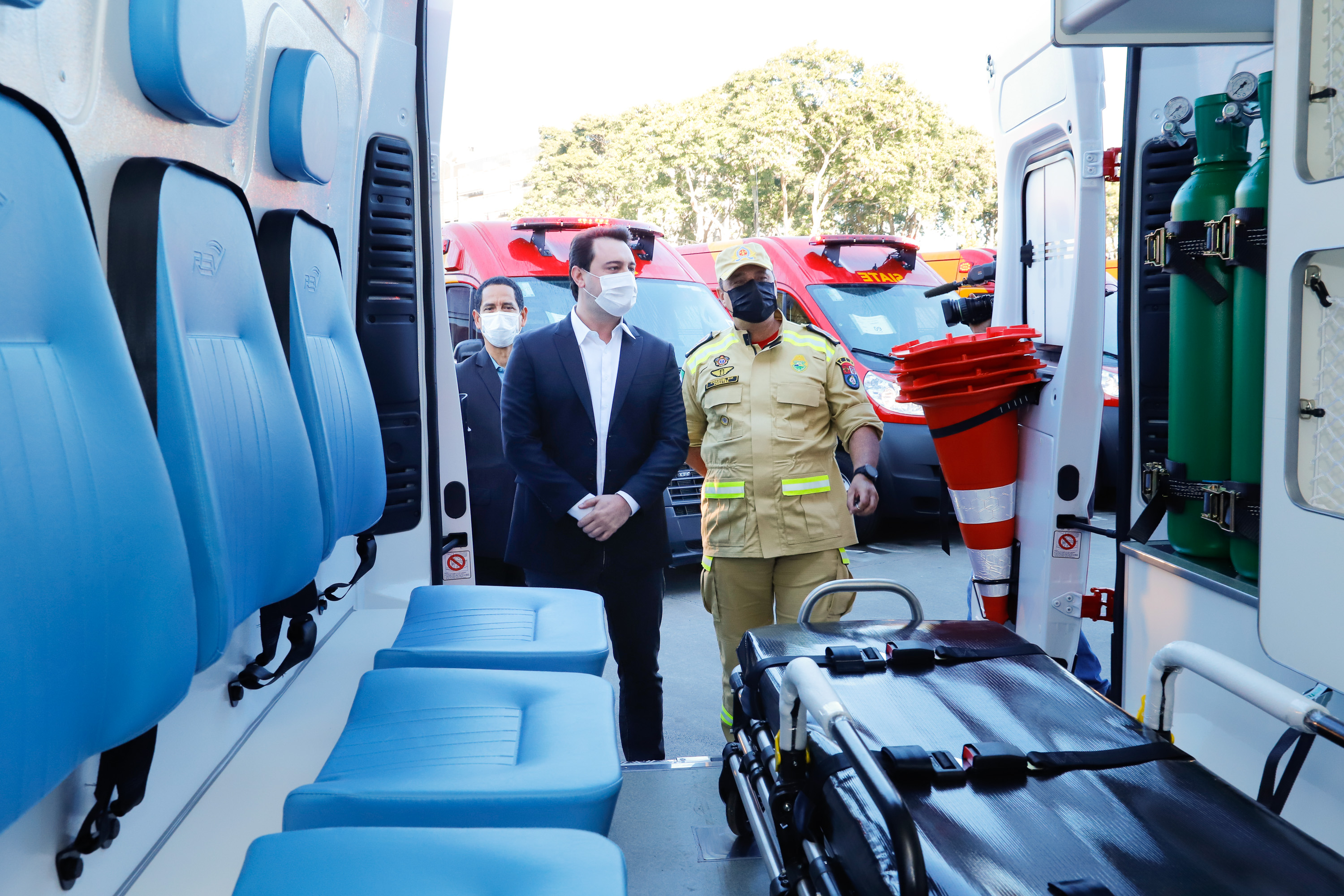 O Governo do Estado reforçou a estrutura do Corpo de Bombeiros do Paraná com a aquisição de 34 novos veículos e seis aparelhos desencarceradores. A entrega dos equipamentos foi feita nesta quarta-feira (24) pelo governador Carlos Massa Ratinho Junior em cerimônia simbólica no Palácio Iguaçu.