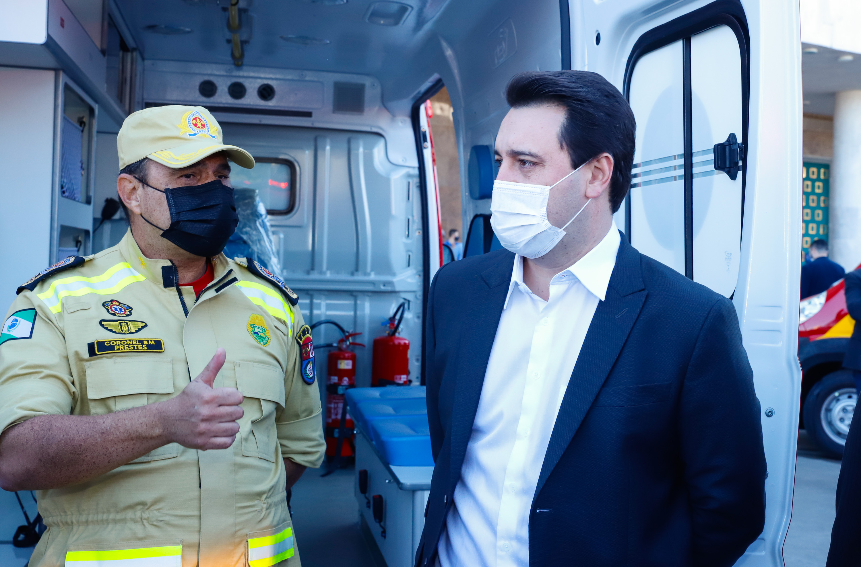 O Governo do Estado reforçou a estrutura do Corpo de Bombeiros do Paraná com a aquisição de 34 novos veículos e seis aparelhos desencarceradores. A entrega dos equipamentos foi feita nesta quarta-feira (24) pelo governador Carlos Massa Ratinho Junior em cerimônia simbólica no Palácio Iguaçu.