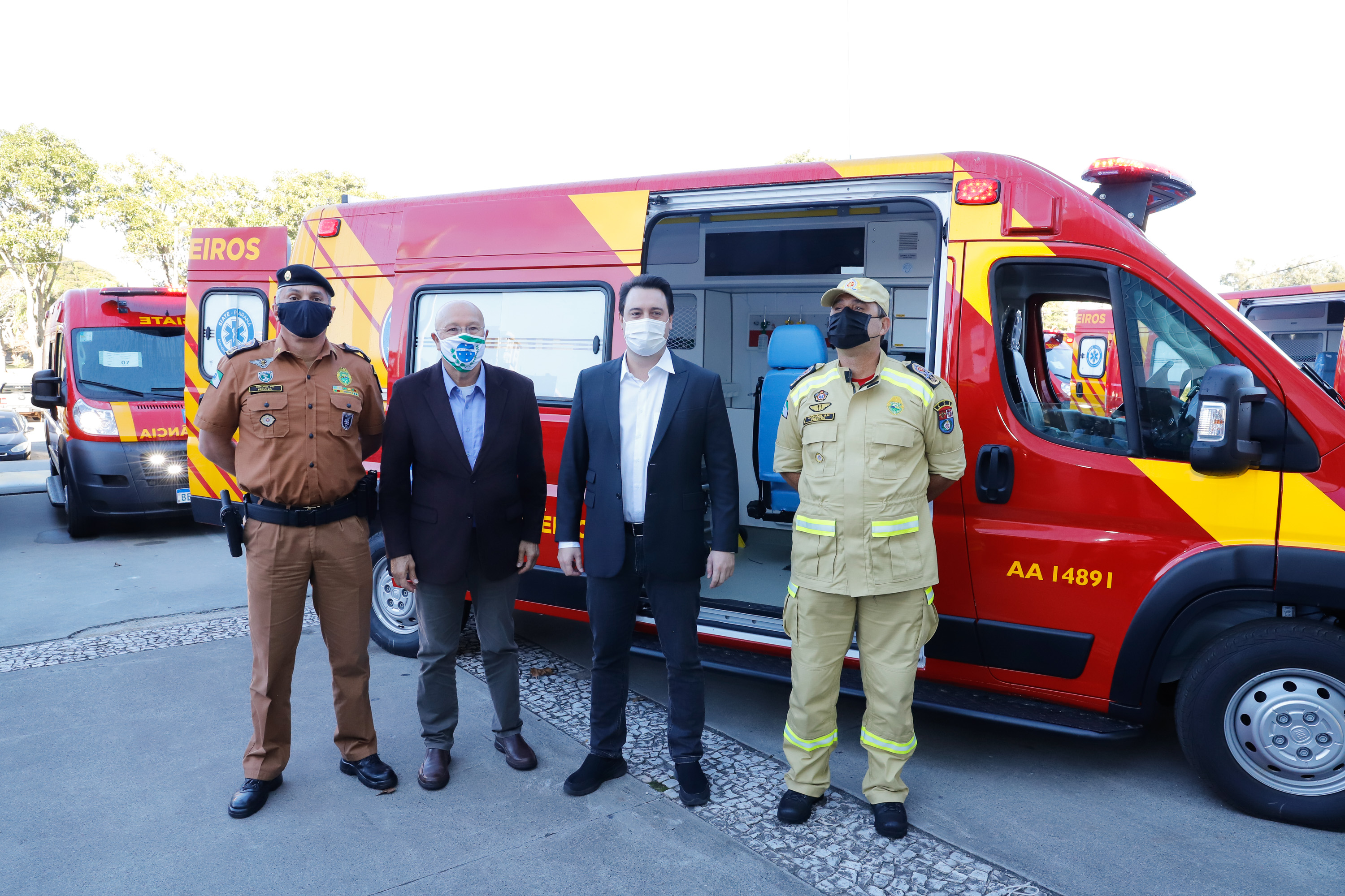 O Governo do Estado reforçou a estrutura do Corpo de Bombeiros do Paraná com a aquisição de 34 novos veículos e seis aparelhos desencarceradores. A entrega dos equipamentos foi feita nesta quarta-feira (24) pelo governador Carlos Massa Ratinho Junior em cerimônia simbólica no Palácio Iguaçu.