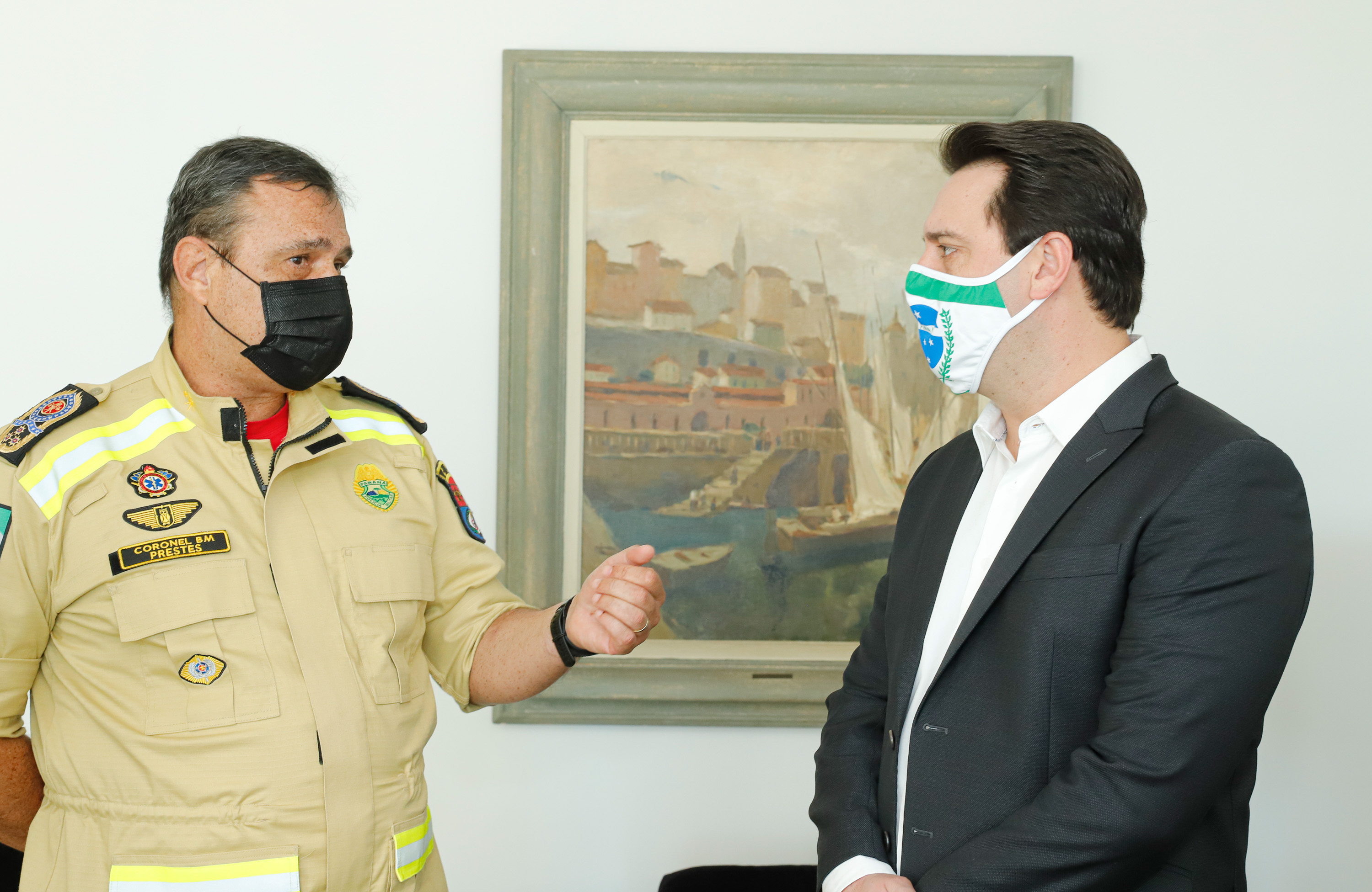 O Governo do Estado reforçou a estrutura do Corpo de Bombeiros do Paraná com a aquisição de 34 novos veículos e seis aparelhos desencarceradores. A entrega dos equipamentos foi feita nesta quarta-feira (24) pelo governador Carlos Massa Ratinho Junior em cerimônia simbólica no Palácio Iguaçu.