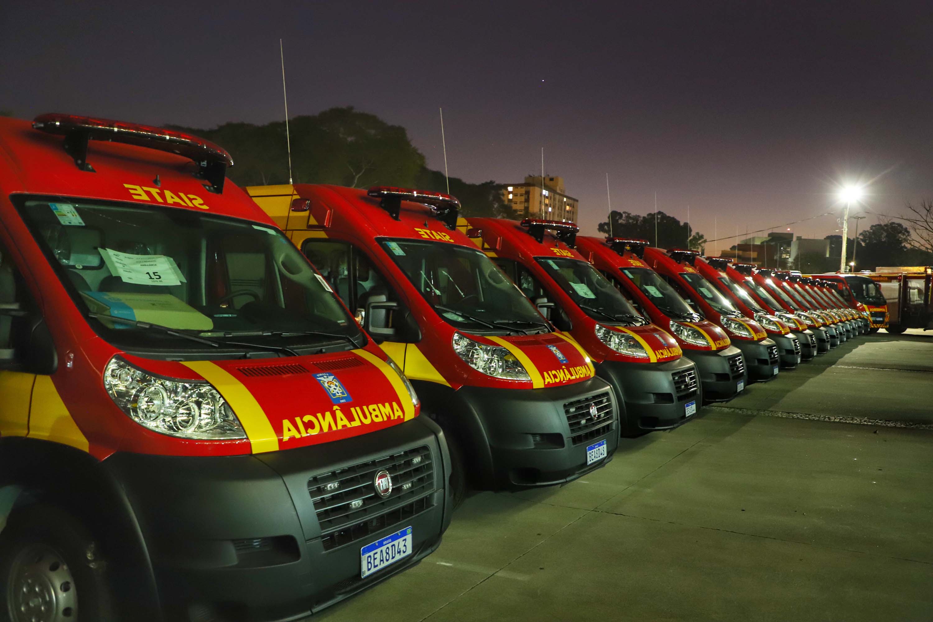 O Governo do Estado reforçou a estrutura do Corpo de Bombeiros do Paraná com a aquisição de 34 novos veículos e seis aparelhos desencarceradores.
A entrega dos equipamentos foi feita nesta quarta-feira (24) pelo governador Carlos Massa Ratinho Junior em cerimônia simbólica no Palácio Iguaçu.