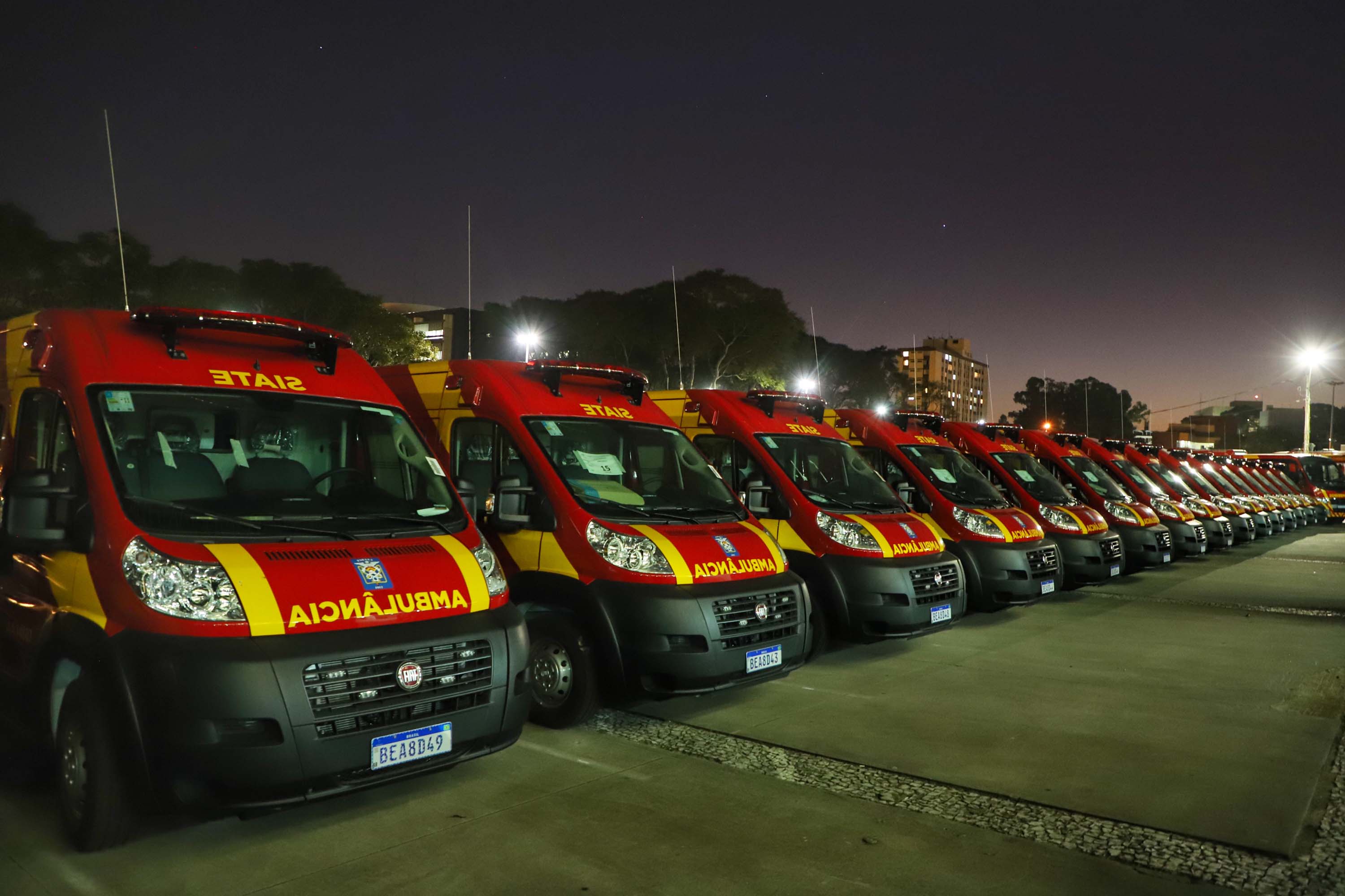 O Governo do Estado reforçou a estrutura do Corpo de Bombeiros do Paraná com a aquisição de 34 novos veículos e seis aparelhos desencarceradores.
A entrega dos equipamentos foi feita nesta quarta-feira (24) pelo governador Carlos Massa Ratinho Junior em cerimônia simbólica no Palácio Iguaçu.