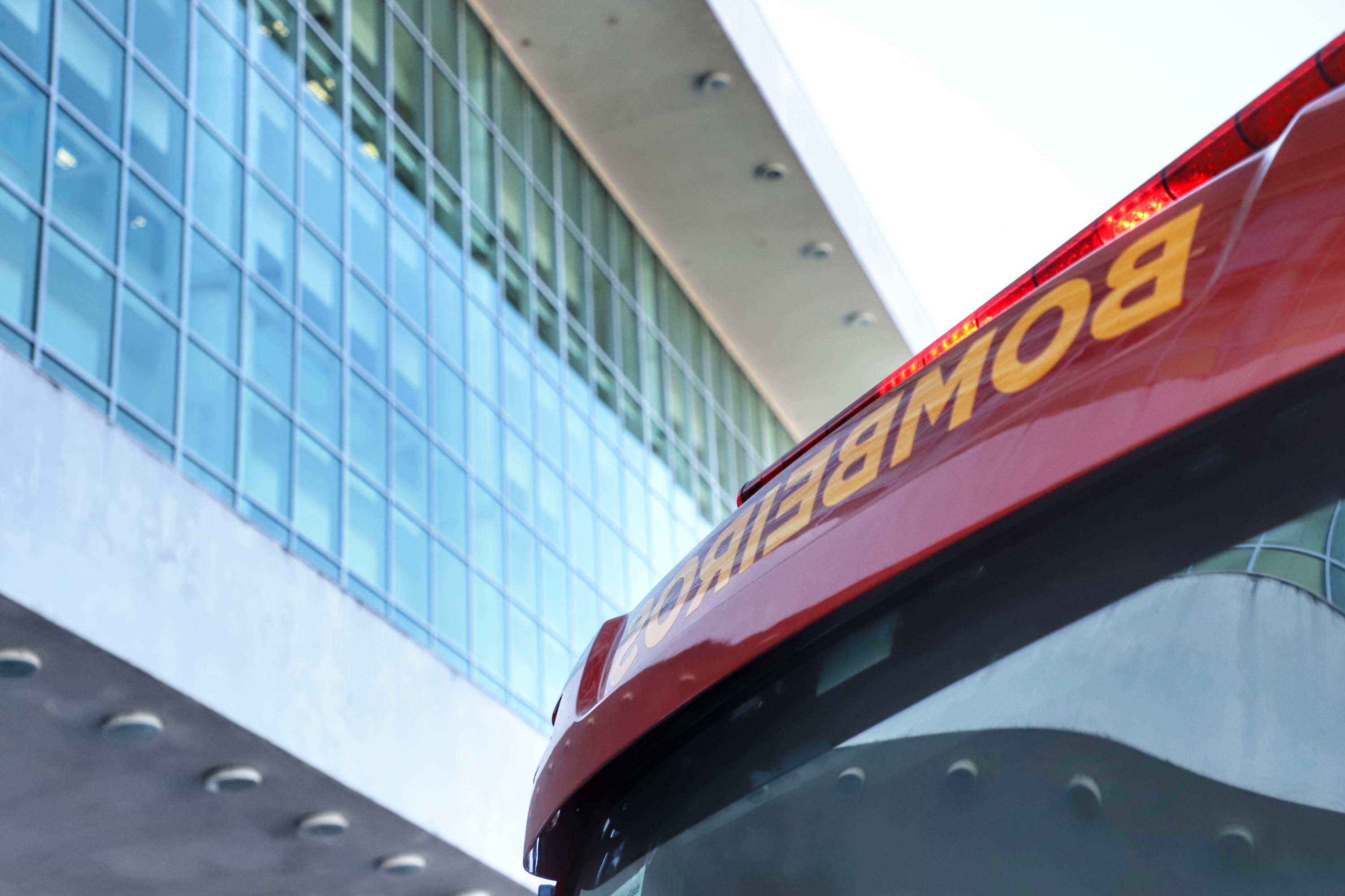 O Governo do Estado reforçou a estrutura do Corpo de Bombeiros do Paraná com a aquisição de 34 novos veículos e seis aparelhos desencarceradores.
A entrega dos equipamentos foi feita nesta quarta-feira (24) pelo governador Carlos Massa Ratinho Junior em cerimônia simbólica no Palácio Iguaçu.