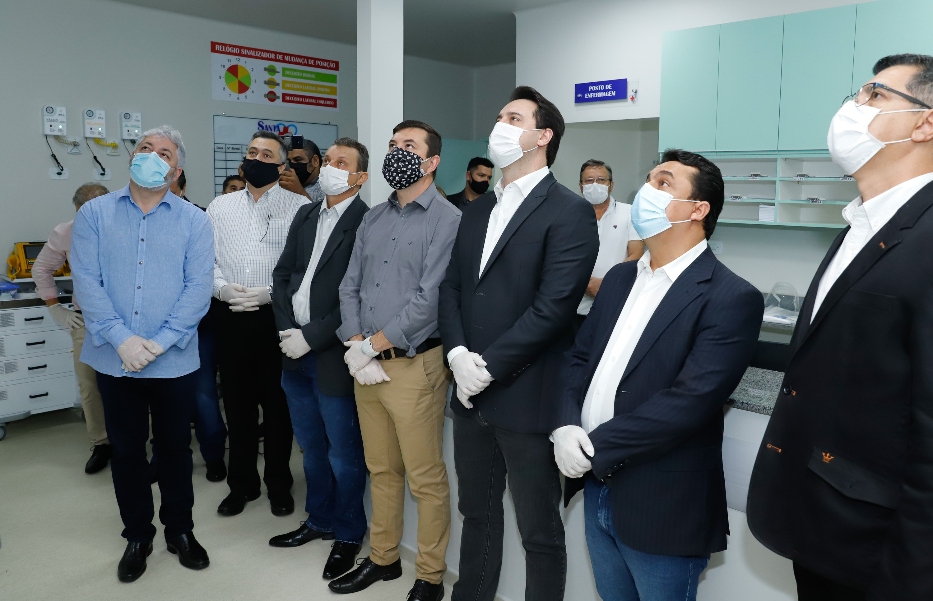 Um antigo problema estrutural da saúde pública de Goioerê, na Região Centro-Oeste, foi resolvido nesta quinta-feira (25) com a entrega, pelo Governo do Estado, de 10 leitos de Unidade de Terapia Intensiva (UTI). O conjunto de leitos vai funcionar dentro da Santa Casa de Misericórdia do município e, neste primeiro momento, será destinado exclusivamente para atender pacientes infectados pelo coronavírus. A entrega foi feita pelo governador Carlos Massa Ratinho Junior.