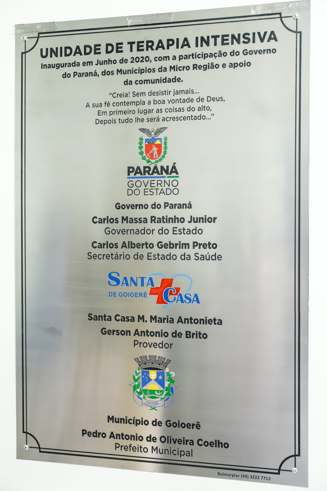 Um antigo problema estrutural da saúde pública de Goioerê, na Região Centro-Oeste, foi resolvido nesta quinta-feira (25) com a entrega, pelo Governo do Estado, de 10 leitos de Unidade de Terapia Intensiva (UTI). O conjunto de leitos vai funcionar dentro da Santa Casa de Misericórdia do município e, neste primeiro momento, será destinado exclusivamente para atender pacientes infectados pelo coronavírus. A entrega foi feita pelo governador Carlos Massa Ratinho Junior.