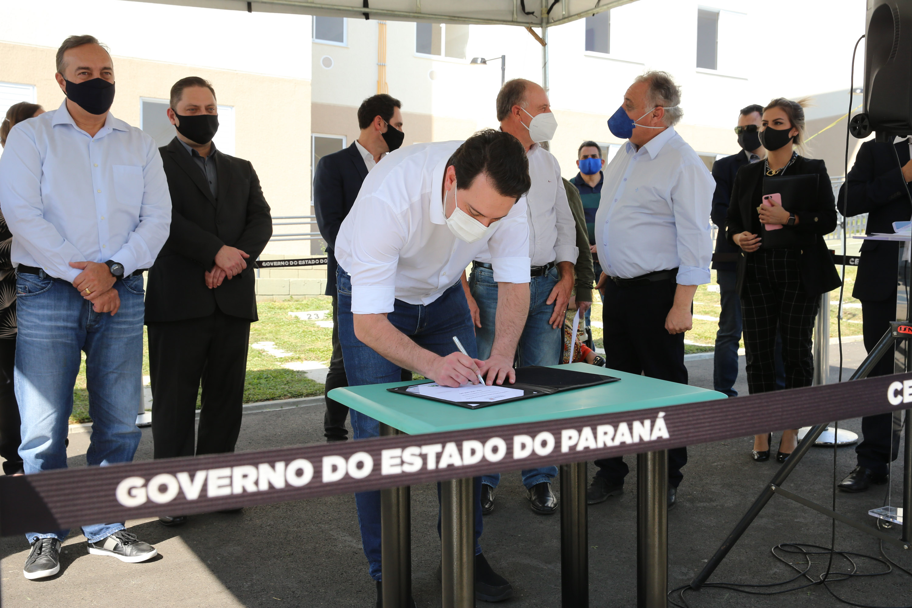 Casas Campo Largo O Governador Carlos Massa Ratinho Junior vistoria nesta terca-feira (11/08), 416 unidade habitacionais no Loteamento Sao Geronimo em Campo Largo. Campo Largo, 11/08/2020 - Foto: Geraldo Bubniak/AEN