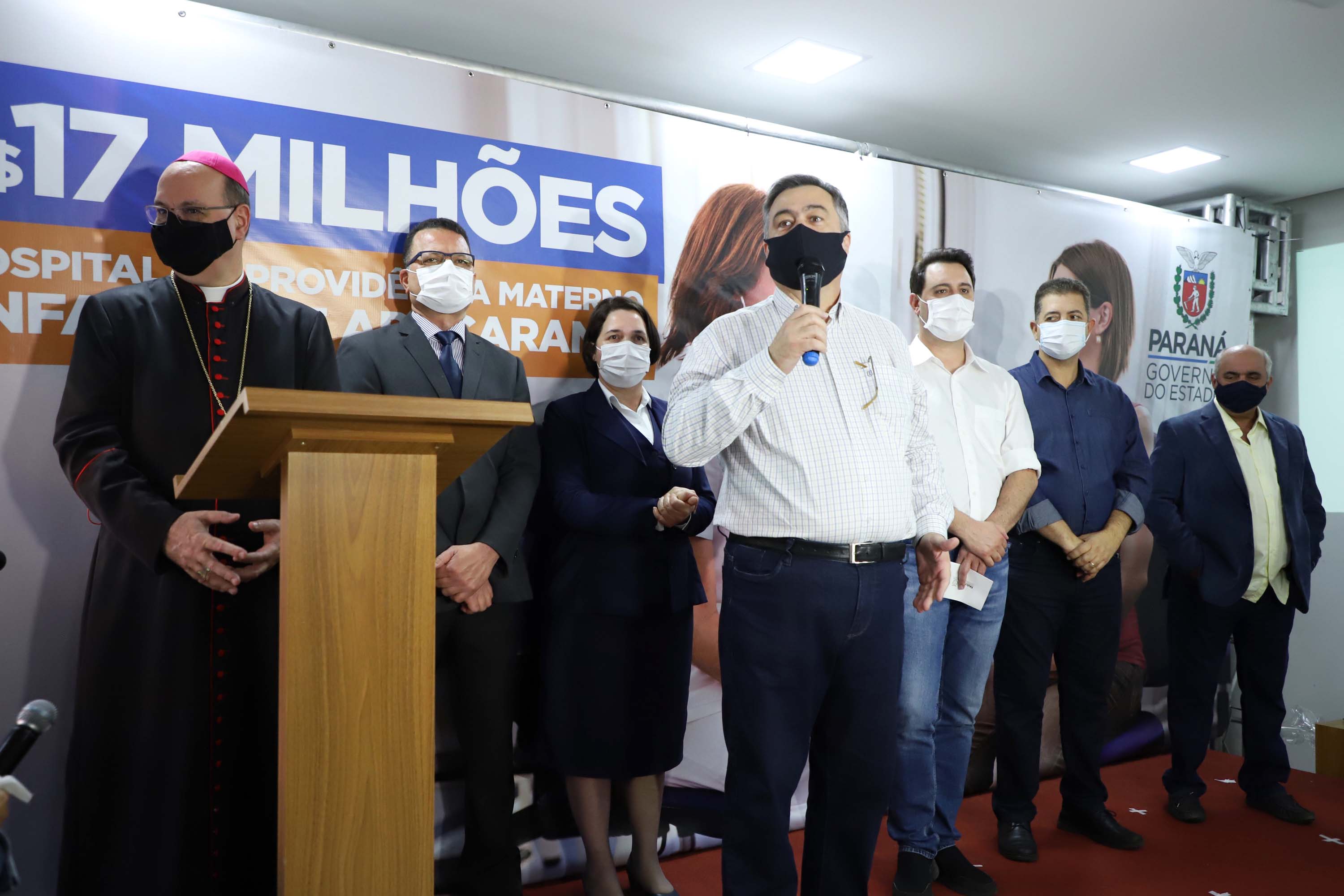 O Governo do Estado vai investir R$ 16,2 milhões na reforma e ampliação do Hospital da Providência, em Apucarana, no Vale do Ivaí. A ordem de serviço foi assinada nesta quarta-feira (02) pelo governador Carlos Massa Ratinho Junior em cerimônia na sede do complexo médico. A contrapartida do hospital é de R$ 853 mil. O prazo para a conclusão da obra é de 18 meses.