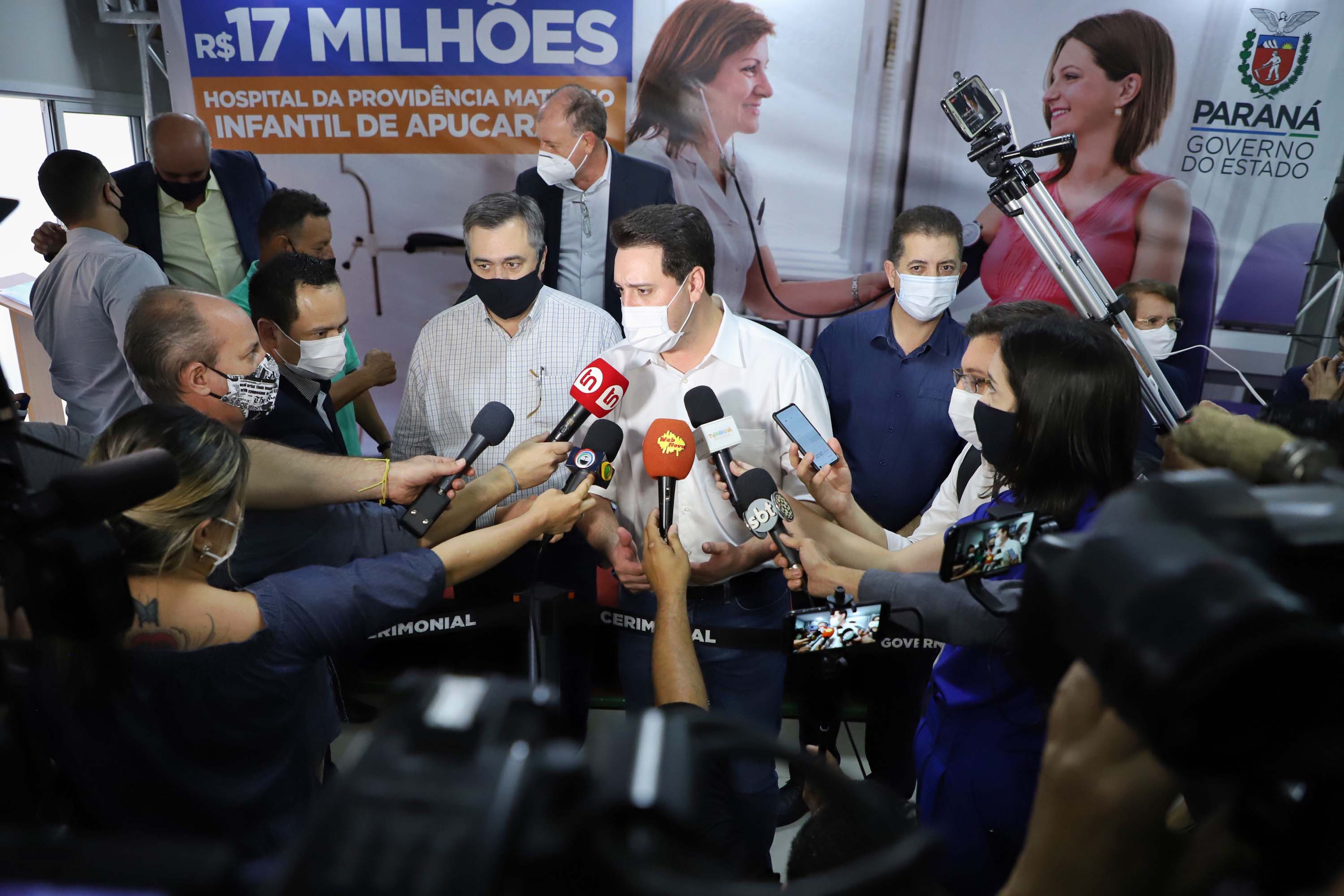 O Governo do Estado vai investir R$ 16,2 milhões na reforma e ampliação do Hospital da Providência, em Apucarana, no Vale do Ivaí. A ordem de serviço foi assinada nesta quarta-feira (02) pelo governador Carlos Massa Ratinho Junior em cerimônia na sede do complexo médico. A contrapartida do hospital é de R$ 853 mil. O prazo para a conclusão da obra é de 18 meses.