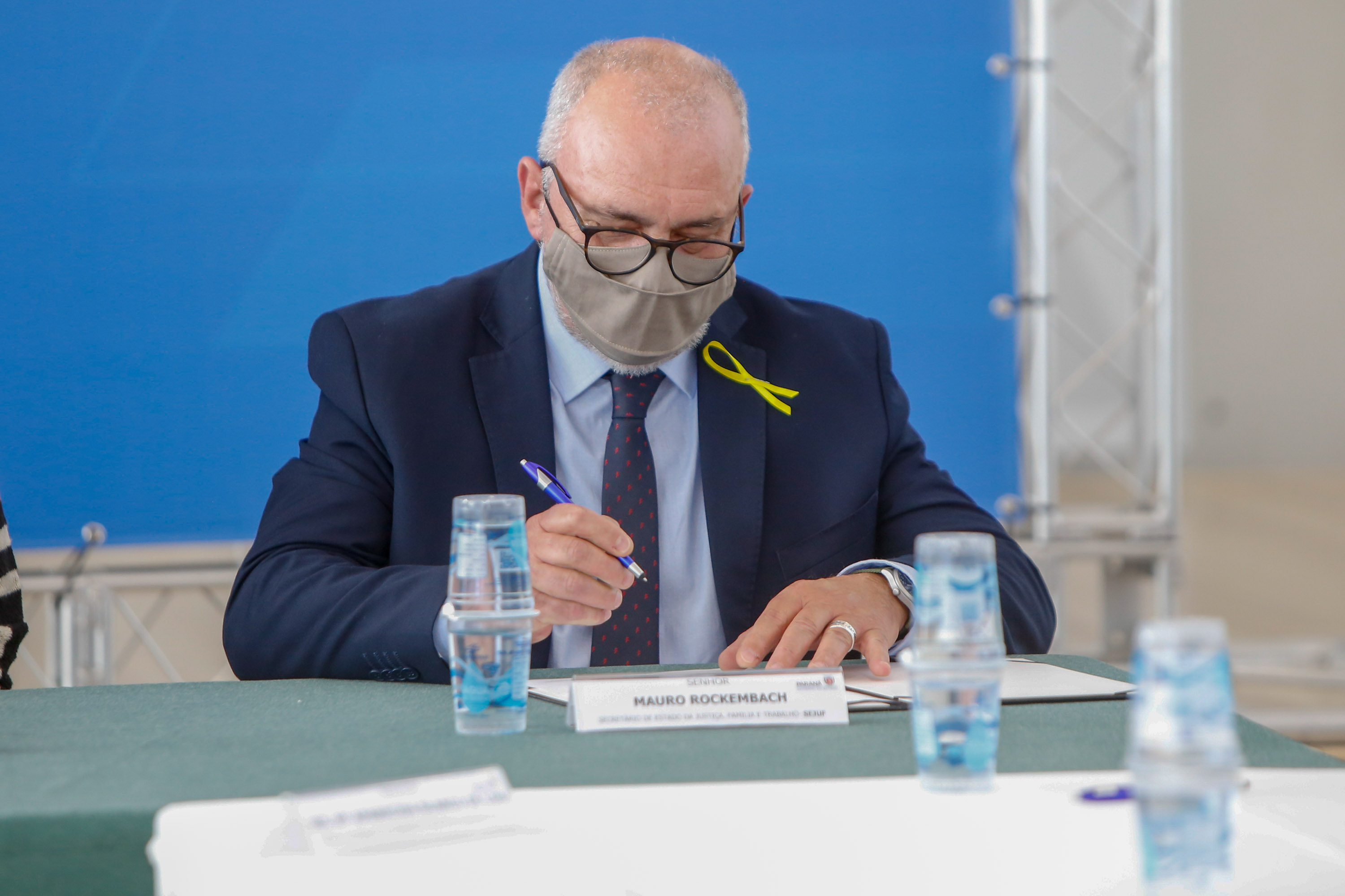 O governador Carlos Massa Ratinho Junior, o presidente do Tribunal de Justiça do Paraná, desembargador Adalberto Xisto Pereira, e o segundo vice-presidente, desembargador José Laurindo de Souza Netto formalizaram nesta quinta-feira (3) a criação do Cejus Casa Fácil e do Cejusc Fundiário, que vão atuar na mediação e conciliação de conflitos no Estado.foto Gilson Abreu/Aen