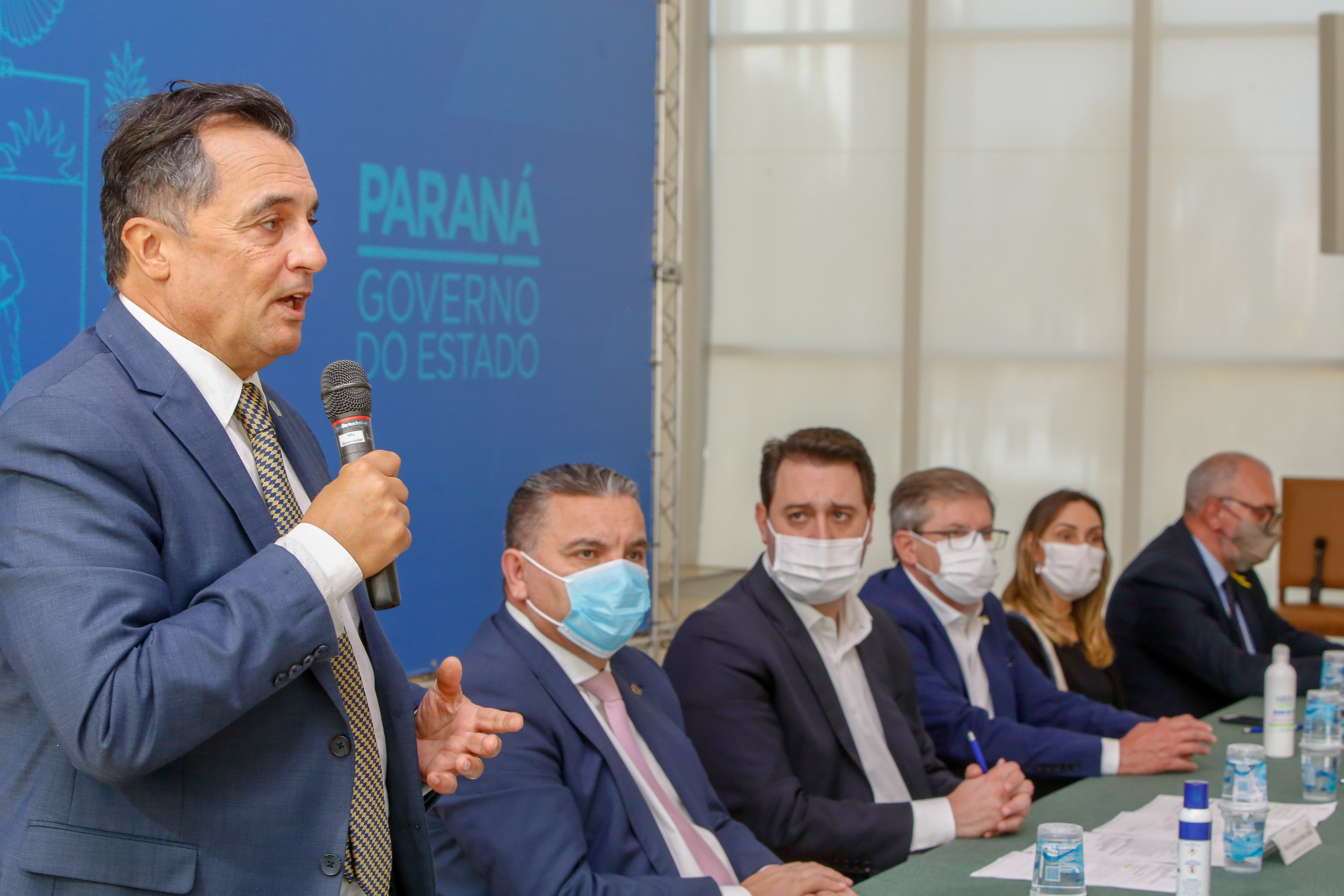 O governador Carlos Massa Ratinho Junior, o presidente do Tribunal de Justiça do Paraná, desembargador Adalberto Xisto Pereira, e o segundo vice-presidente, desembargador José Laurindo de Souza Netto formalizaram nesta quinta-feira (3) a criação do Cejus Casa Fácil e do Cejusc Fundiário, que vão atuar na mediação e conciliação de conflitos no Estado.foto Gilson Abreu/Aen