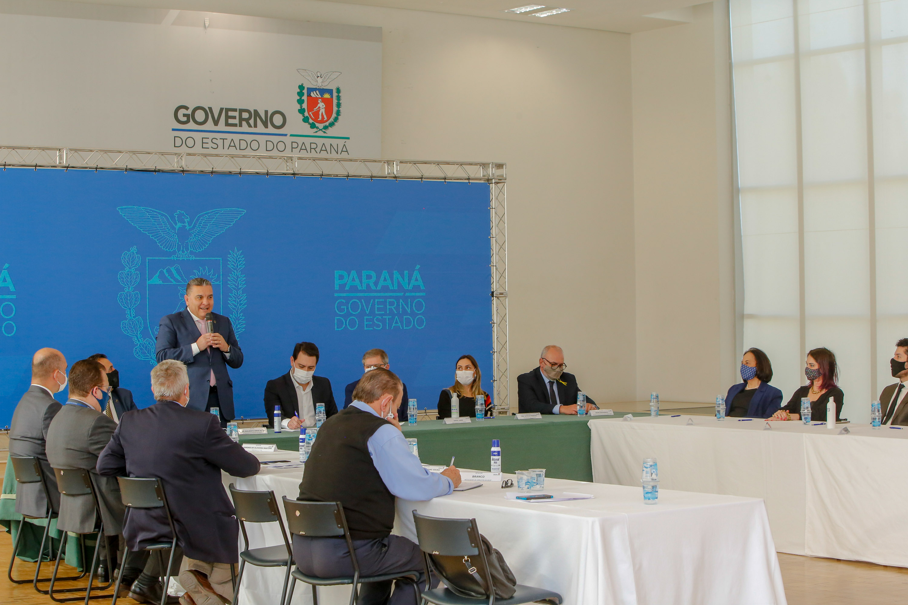 O governador Carlos Massa Ratinho Junior, o presidente do Tribunal de Justiça do Paraná, desembargador Adalberto Xisto Pereira, e o segundo vice-presidente, desembargador José Laurindo de Souza Netto formalizaram nesta quinta-feira (3) a criação do Cejus Casa Fácil e do Cejusc Fundiário, que vão atuar na mediação e conciliação de conflitos no Estado.foto Gilson Abreu/Aen
