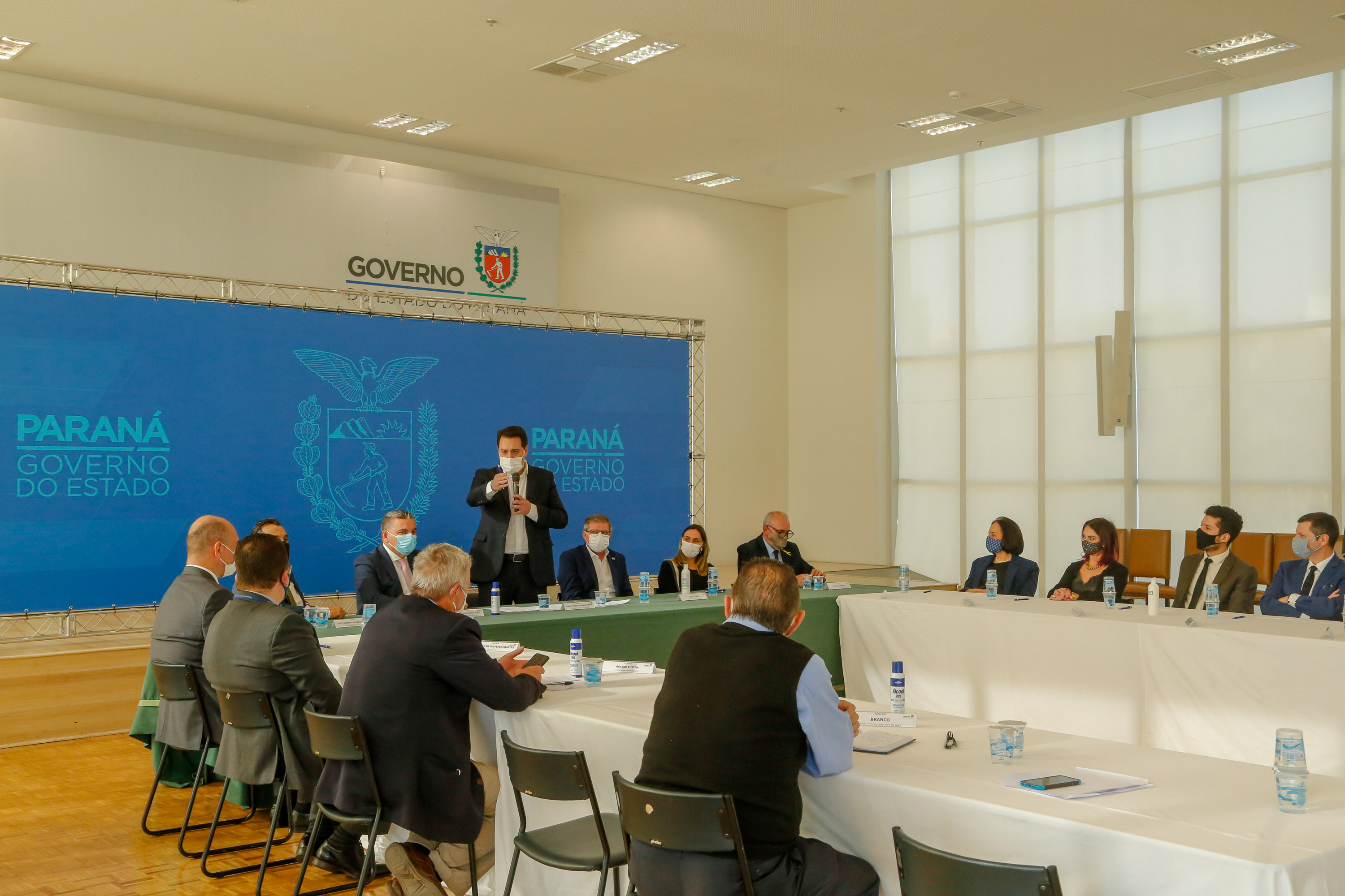 O governador Carlos Massa Ratinho Junior, o presidente do Tribunal de Justiça do Paraná, desembargador Adalberto Xisto Pereira, e o segundo vice-presidente, desembargador José Laurindo de Souza Netto formalizaram nesta quinta-feira (3) a criação do Cejus Casa Fácil e do Cejusc Fundiário, que vão atuar na mediação e conciliação de conflitos no Estado.foto Gilson Abreu/Aen