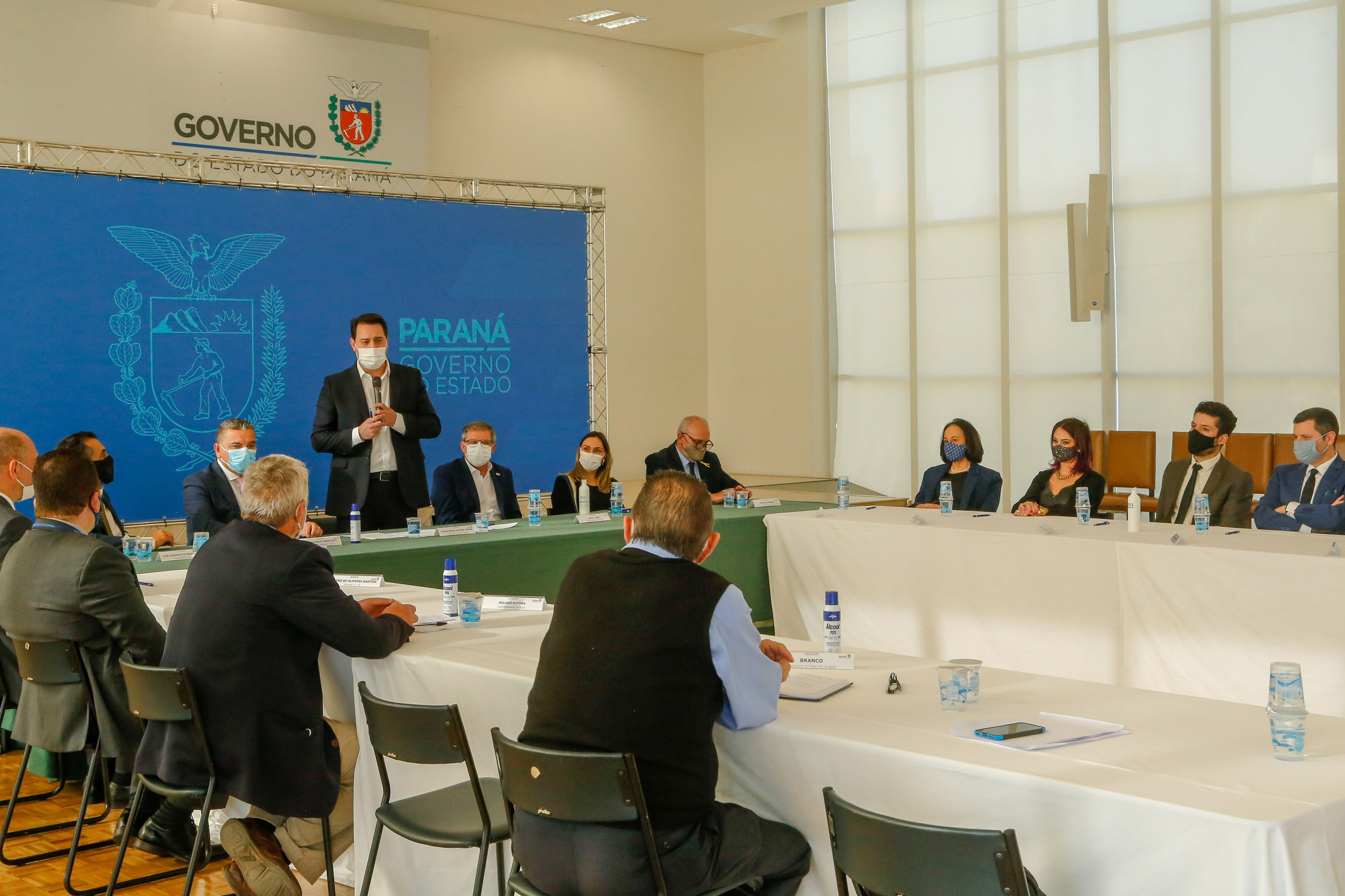 O governador Carlos Massa Ratinho Junior, o presidente do Tribunal de Justiça do Paraná, desembargador Adalberto Xisto Pereira, e o segundo vice-presidente, desembargador José Laurindo de Souza Netto formalizaram nesta quinta-feira (3) a criação do Cejus Casa Fácil e do Cejusc Fundiário, que vão atuar na mediação e conciliação de conflitos no Estado.foto Gilson Abreu/Aen