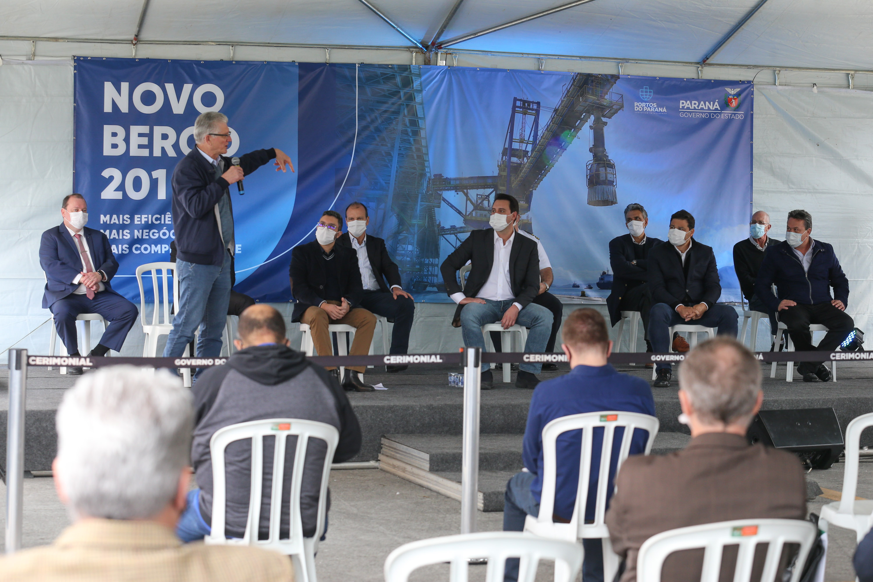 Porto O governador Carlos Massa Ratinho Júnior inaugura nesta terça-feira (22), o novo berço 201, no Porto de Paranaguá. Com investimentos de R$ 201,7 milhões, a ampliação do cais vai aumentar em 140% a capacidade atual de movimentação e autoriza a contratação do projeto para obras de derrocamento submarino do maciço rochoso conhecido como Palanganas. A remoção permitirá o aprofundamento do canal de acesso ao porto em até 14,60 metros. Paranagua, 22/09/2020 - Foto: Geraldo Bubniak/AEN