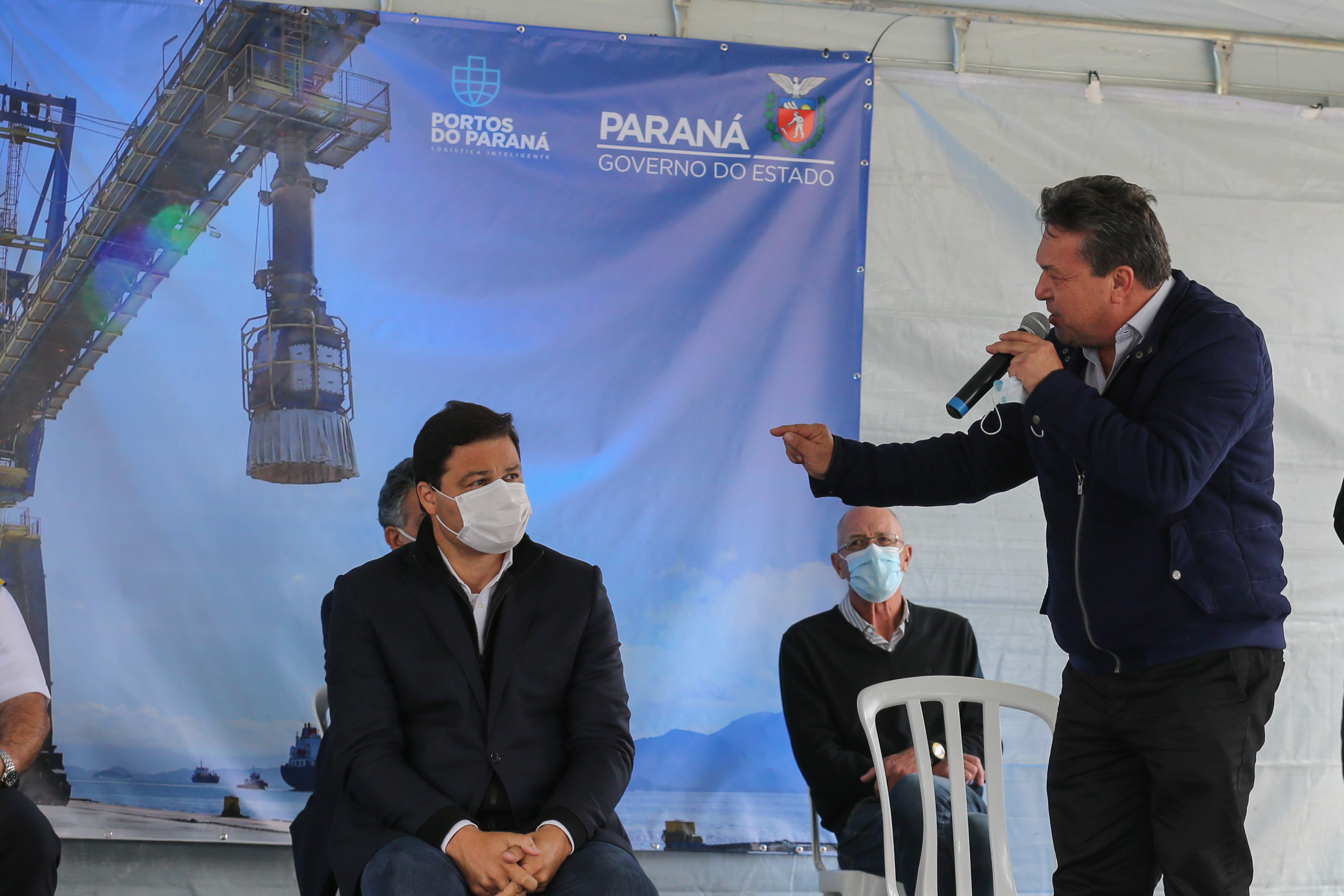 Porto O governador Carlos Massa Ratinho Júnior inaugura nesta terça-feira (22), o novo berço 201, no Porto de Paranaguá. Com investimentos de R$ 201,7 milhões, a ampliação do cais vai aumentar em 140% a capacidade atual de movimentação e autoriza a contratação do projeto para obras de derrocamento submarino do maciço rochoso conhecido como Palanganas. A remoção permitirá o aprofundamento do canal de acesso ao porto em até 14,60 metros. Paranagua, 22/09/2020 - Foto: Geraldo Bubniak/AEN