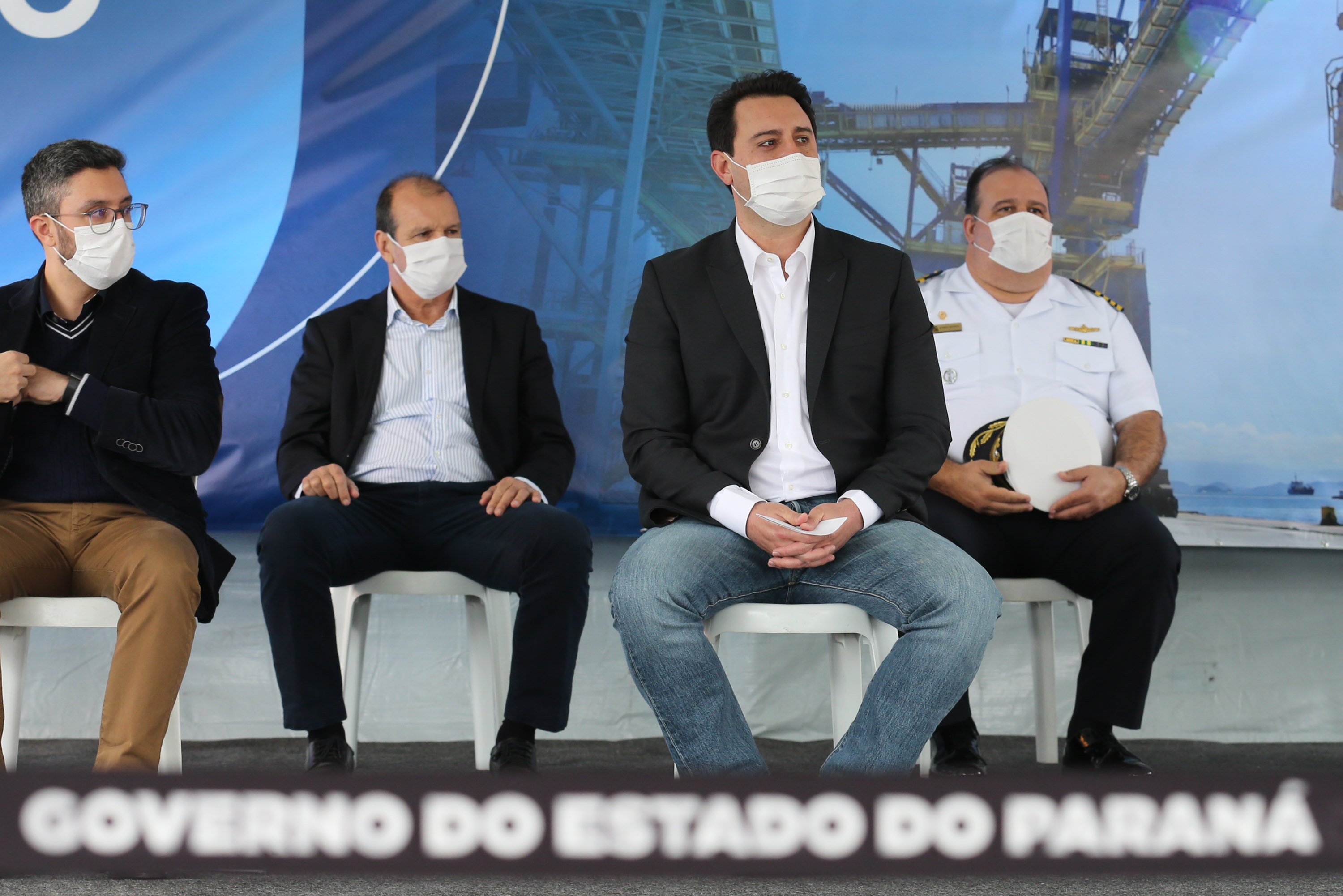 Porto O governador Carlos Massa Ratinho Júnior inaugura nesta terça-feira (22), o novo berço 201, no Porto de Paranaguá. Com investimentos de R$ 201,7 milhões, a ampliação do cais vai aumentar em 140% a capacidade atual de movimentação e autoriza a contratação do projeto para obras de derrocamento submarino do maciço rochoso conhecido como Palanganas. A remoção permitirá o aprofundamento do canal de acesso ao porto em até 14,60 metros. Paranagua, 22/09/2020 - Foto: Geraldo Bubniak/AEN