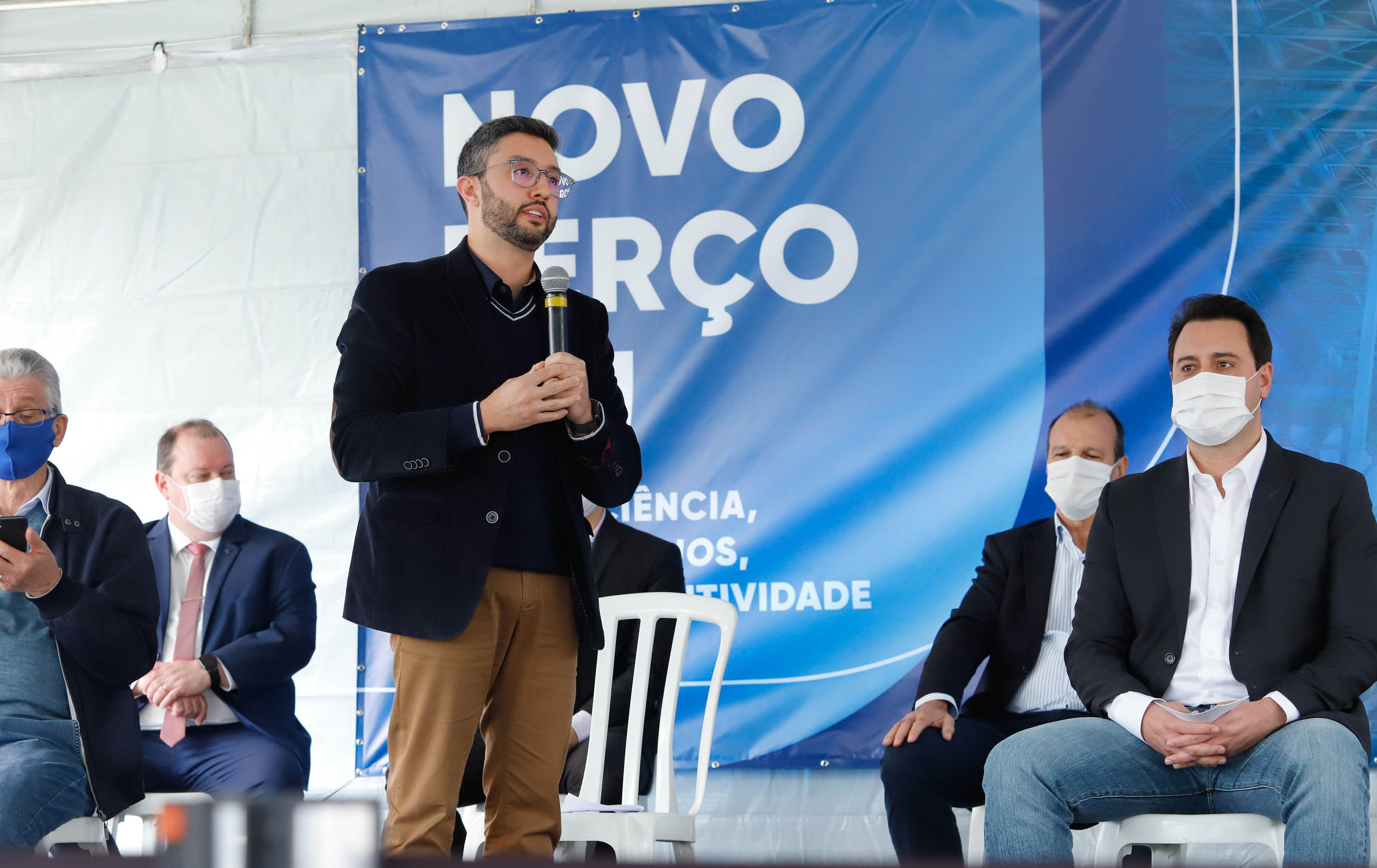 O governador Carlos Massa Ratinho Junior inaugurou nesta terça-feira (21) a obra de ampliação do cais do Porto de Paranaguá, no Litoral do Estado. O berço 201 foi modernizado e o cais de atracação foi prolongado em 100 metros. Os investimentos da empresa pública Portos do Paraná somam R$ 201,7 milhões e vão aumentar em 140% a capacidade atual de movimentação de cargas.