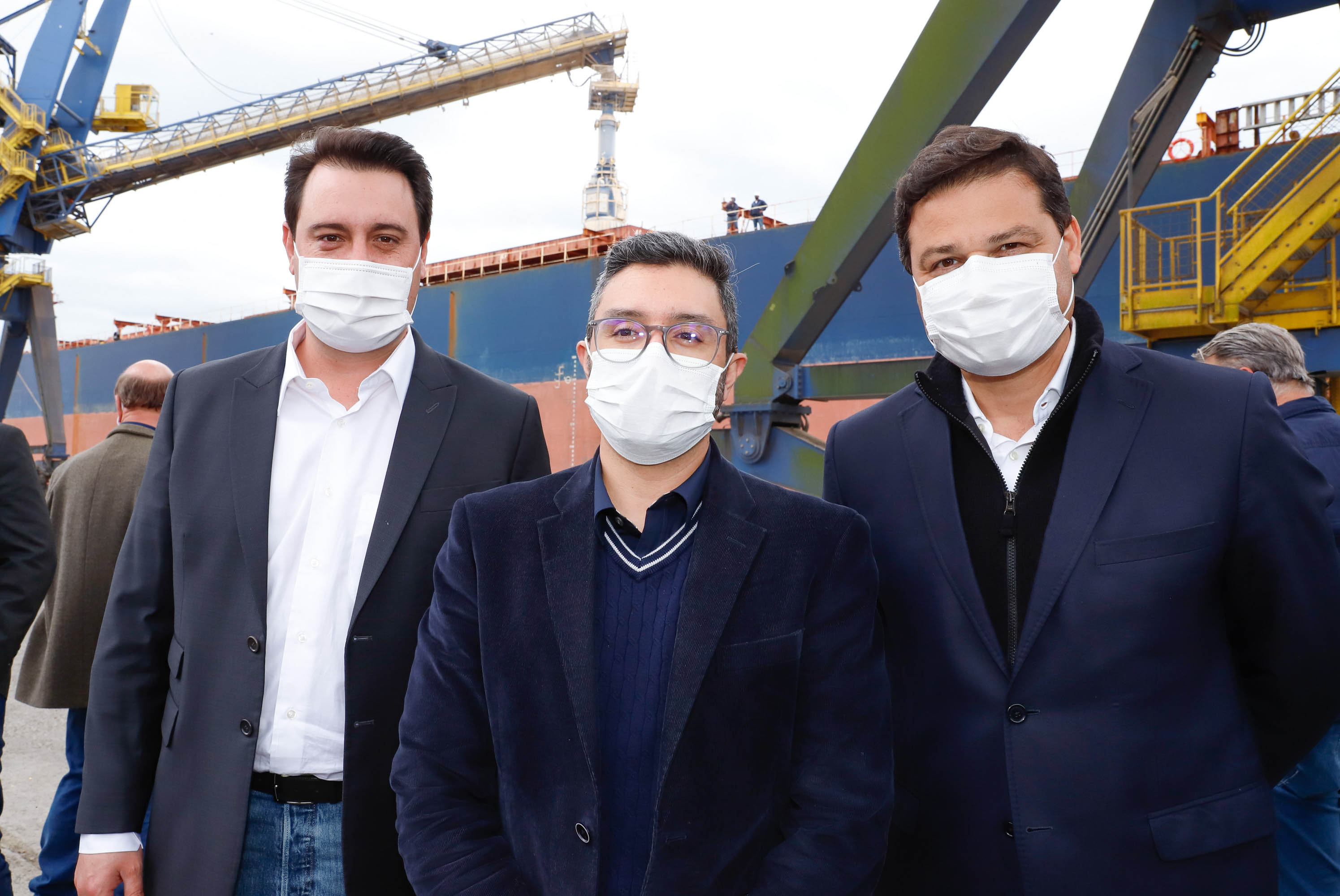 O governador Carlos Massa Ratinho Junior inaugurou nesta terça-feira (21) a obra de ampliação do cais do Porto de Paranaguá, no Litoral do Estado. O berço 201 foi modernizado e o cais de atracação foi prolongado em 100 metros. Os investimentos da empresa pública Portos do Paraná somam R$ 201,7 milhões e vão aumentar em 140% a capacidade atual de movimentação de cargas.