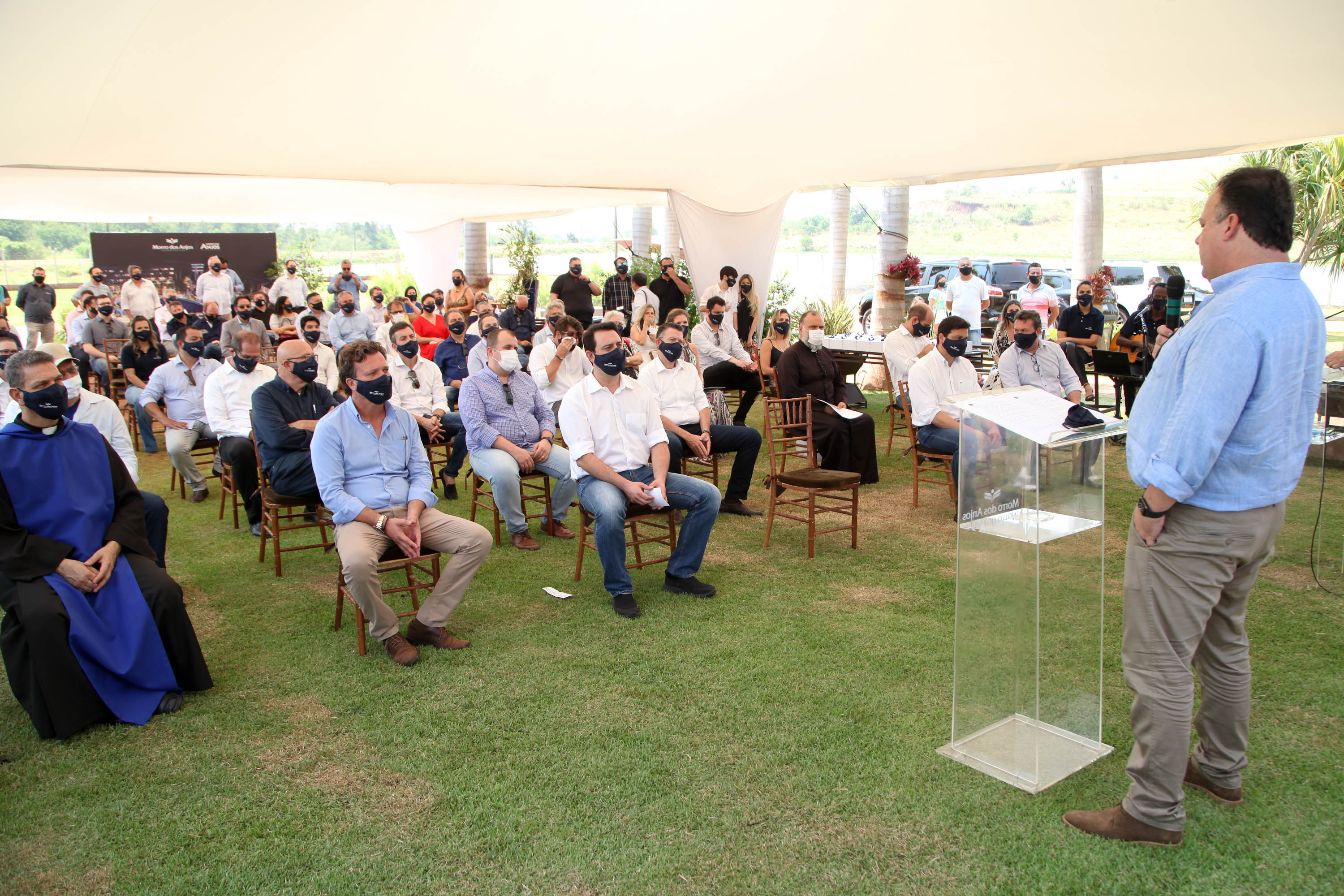 Santuário A cidade de Bandeirantes, no Norte Pioneiro, tem pouco mais de 30 mil habitantes, mas a população do município quase dobra no dia de São Miguel Arcanjo