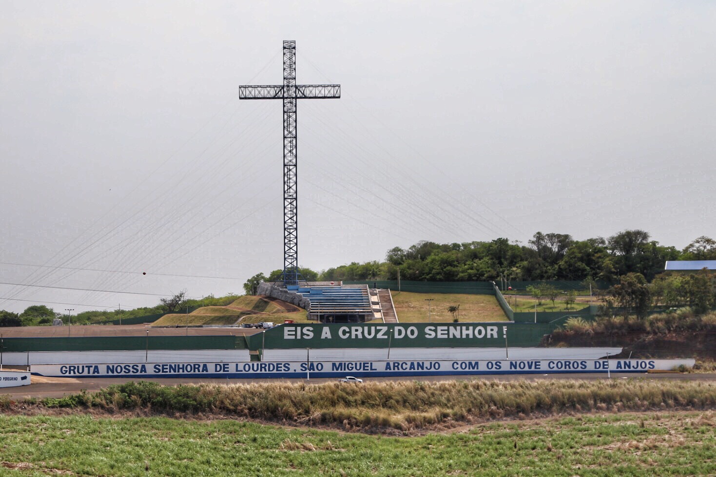 A cidade de Bandeirantes, no Norte Pioneiro, tem pouco mais de 30 mil habitantes, mas a população do município quase dobra no dia de São Miguel Arcanjo