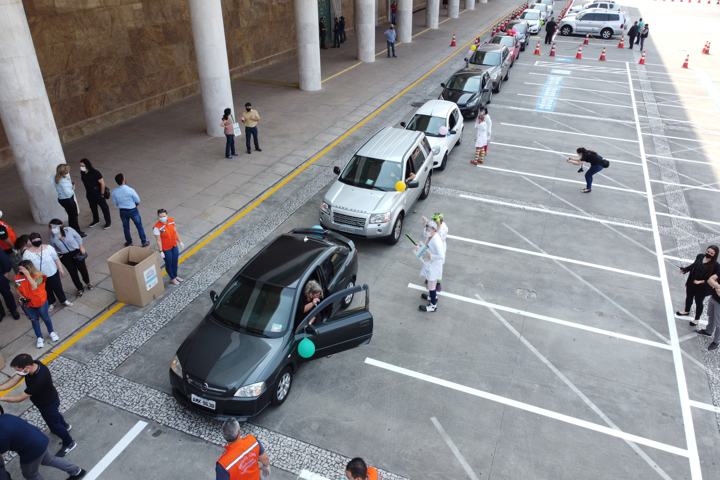 Parana Pia Nesta sexta-feira (02), acontece o último drive thru para entrega de brinquedos da campanha Paraná Piá no estacionamento do Palácio Iguaçu, em Curitiba. A primeira-dama Luciana Saito Massa acompanha a arrecadação.A campanha, promovida pela Superintendência Geral de Ação Solidária (SGAS), do Governo do Estado, arrecada brinquedos novos ou usados, em bom estado, para serem distribuídos em comemoração ao Dia das Crianças, celebrado no dia 12 de outubro. 02/10/2020 - Foto: Geraldo Bubniak/AEN
