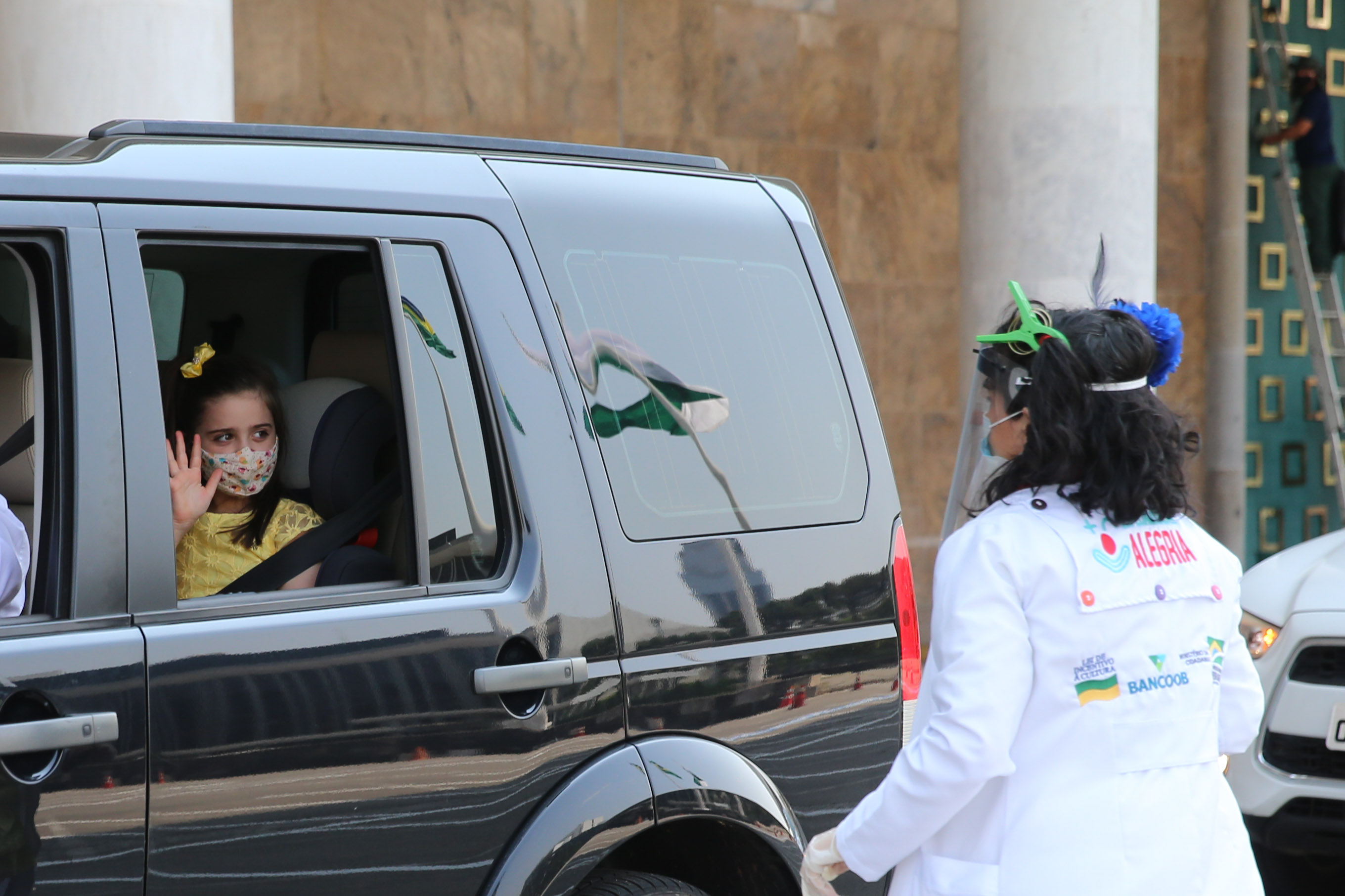 Parana Pia Nesta sexta-feira (02), acontece o último drive thru para entrega de brinquedos da campanha Paraná Piá no estacionamento do Palácio Iguaçu, em Curitiba. A primeira-dama Luciana Saito Massa acompanha a arrecadação.A campanha, promovida pela Superintendência Geral de Ação Solidária (SGAS), do Governo do Estado, arrecada brinquedos novos ou usados, em bom estado, para serem distribuídos em comemoração ao Dia das Crianças, celebrado no dia 12 de outubro. 02/10/2020 - Foto: Geraldo Bubniak/AEN