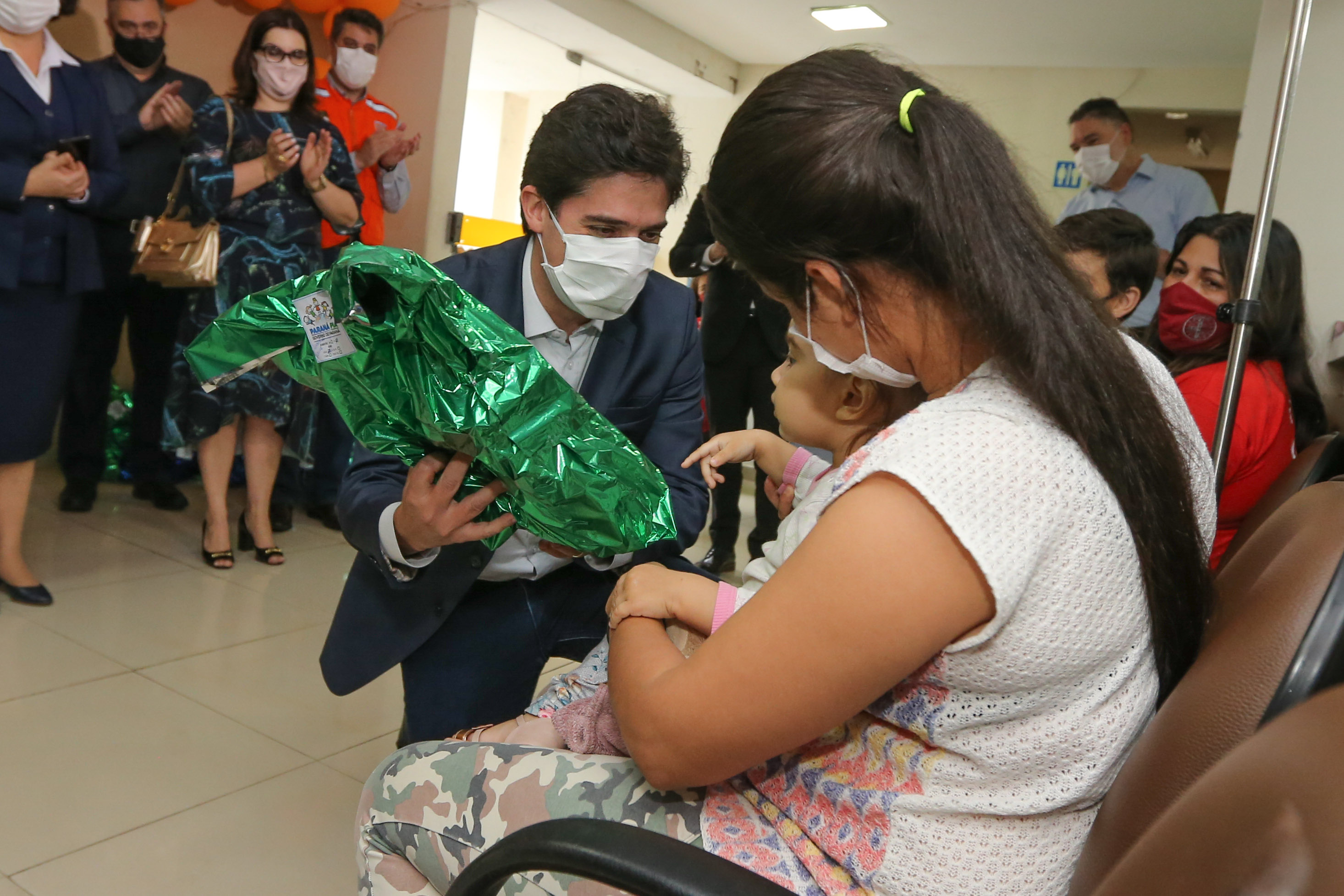 Parana Pia Encerramento da Campanha Paraná Piá, idealizada pela Primeira Dama do Estado, a Srª Luciana Saito Massa juntamente com a Superintendência Geral de Ação Solidária, no Hospital da Providencia em Apucarana, nesta quinta-feira(15).O objetivo da Campanha foi arrecadar brinquedos que foram entregues em comemoração ao dia das crianças. 15/10/2020 - Foto: Geraldo Bubniak/AEN