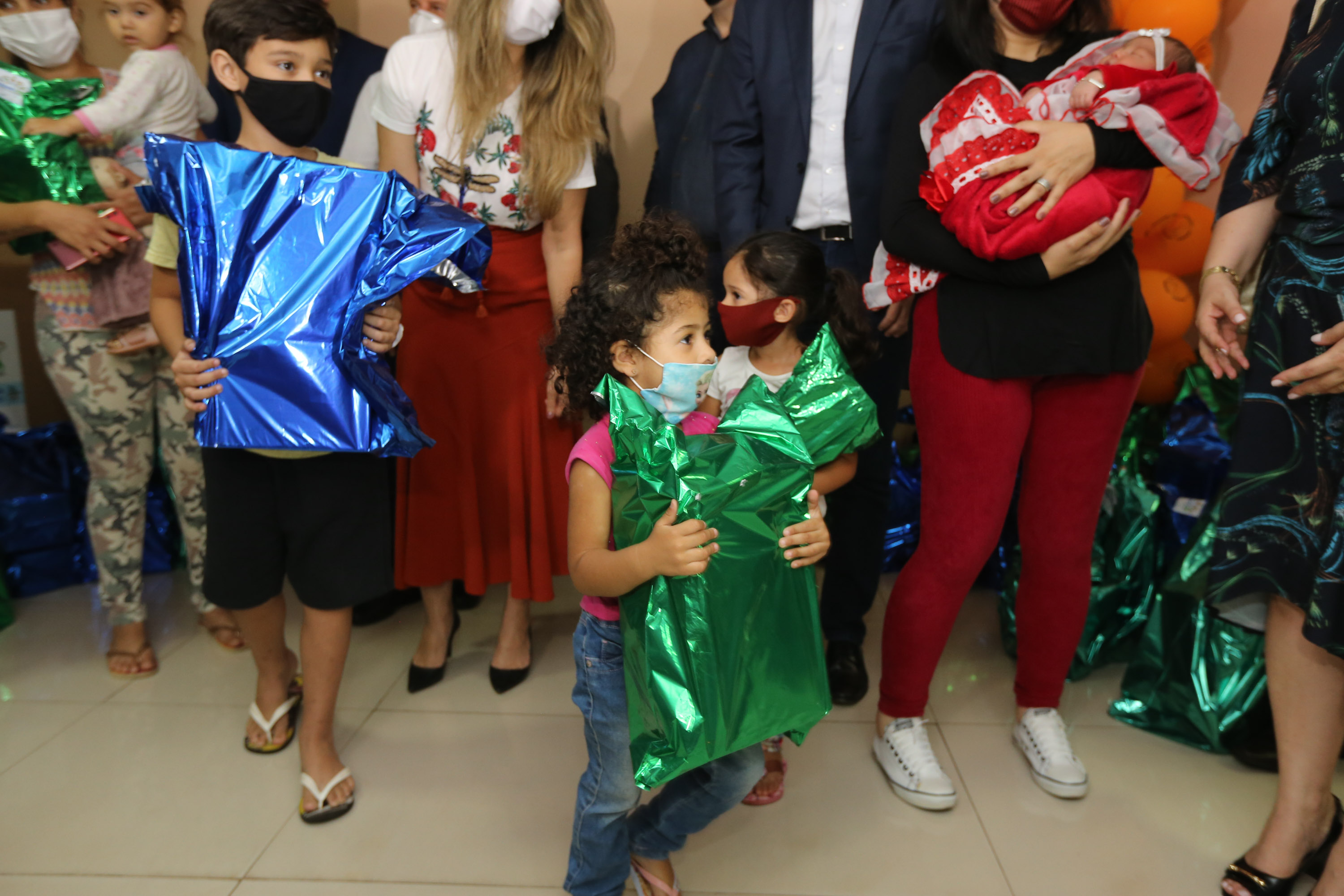 Parana Pia Encerramento da Campanha Paraná Piá, idealizada pela Primeira Dama do Estado, a Srª Luciana Saito Massa juntamente com a Superintendência Geral de Ação Solidária, no Hospital da Providencia em Apucarana, nesta quinta-feira(15).O objetivo da Campanha foi arrecadar brinquedos que foram entregues em comemoração ao dia das crianças. 15/10/2020 - Foto: Geraldo Bubniak/AEN