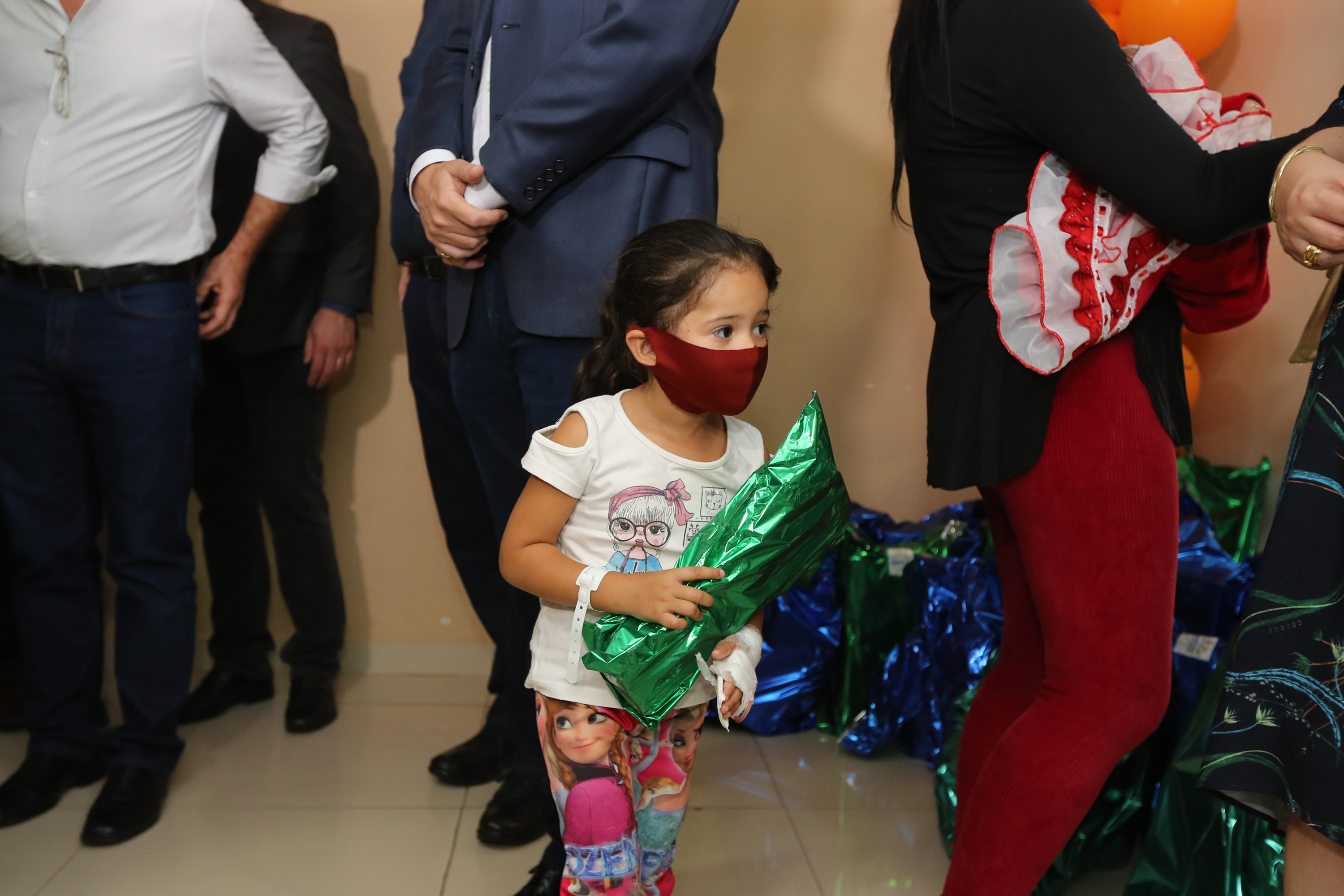 Parana Pia Encerramento da Campanha Paraná Piá, idealizada pela Primeira Dama do Estado, a Srª Luciana Saito Massa juntamente com a Superintendência Geral de Ação Solidária, no Hospital da Providencia em Apucarana, nesta quinta-feira(15).O objetivo da Campanha foi arrecadar brinquedos que foram entregues em comemoração ao dia das crianças. 15/10/2020 - Foto: Geraldo Bubniak/AEN
