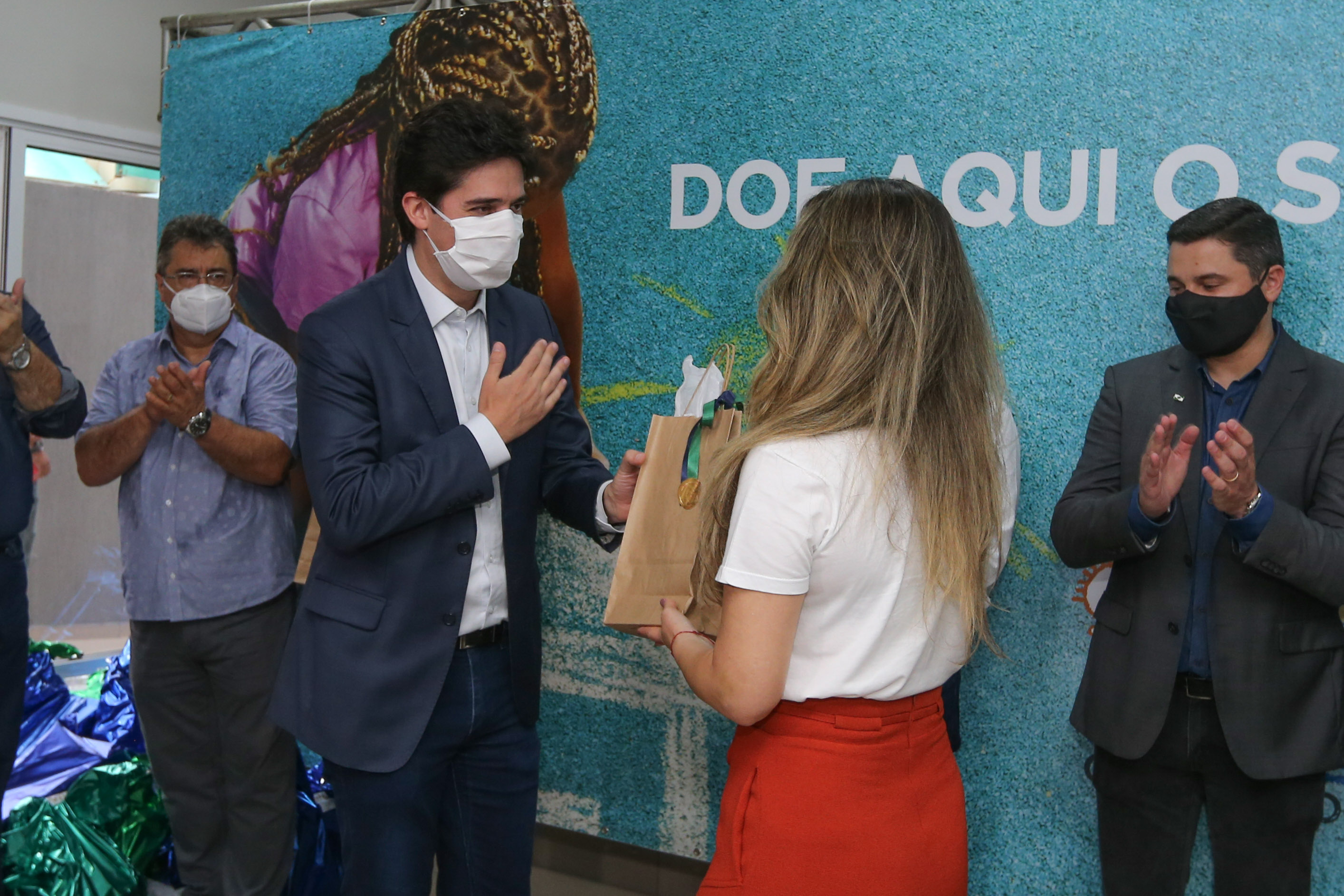Parana Pia Encerramento da Campanha Paraná Piá, idealizada pela Primeira Dama do Estado, a Srª Luciana Saito Massa juntamente com a Superintendência Geral de Ação Solidária, no Hospital da Providencia em Apucarana, nesta quinta-feira(15).O objetivo da Campanha foi arrecadar brinquedos que foram entregues em comemoração ao dia das crianças. 15/10/2020 - Foto: Geraldo Bubniak/AEN