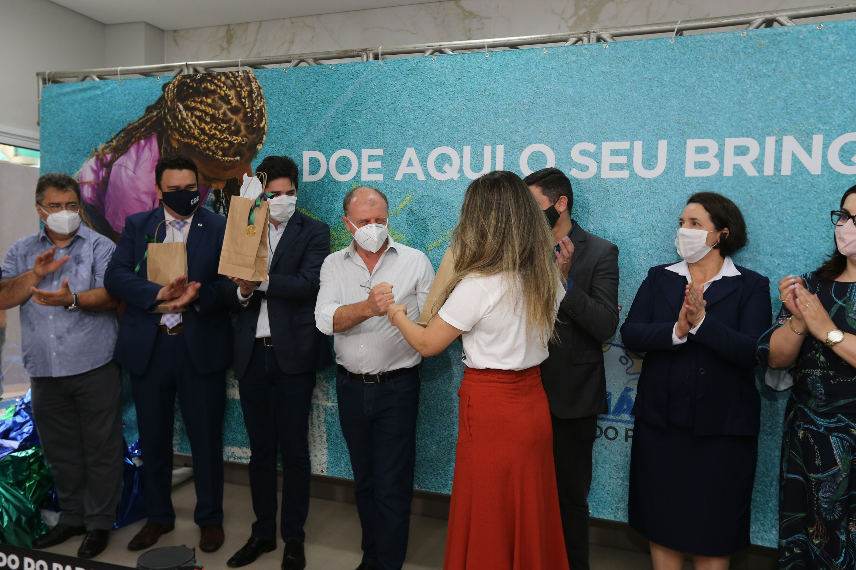 Parana Pia Encerramento da Campanha Paraná Piá, idealizada pela Primeira Dama do Estado, a Srª Luciana Saito Massa juntamente com a Superintendência Geral de Ação Solidária, no Hospital da Providencia em Apucarana, nesta quinta-feira(15).O objetivo da Campanha foi arrecadar brinquedos que foram entregues em comemoração ao dia das crianças. 15/10/2020 - Foto: Geraldo Bubniak/AEN