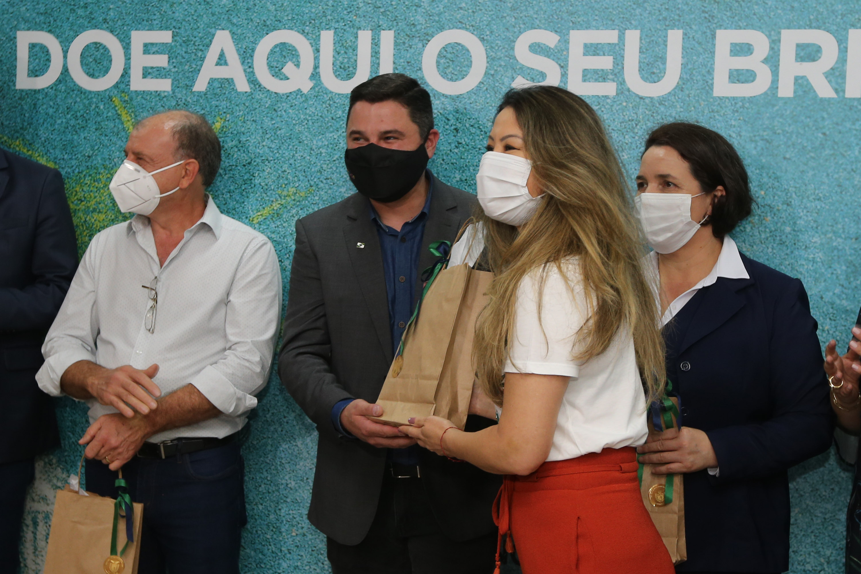 Parana Pia Encerramento da Campanha Paraná Piá, idealizada pela Primeira Dama do Estado, a Srª Luciana Saito Massa juntamente com a Superintendência Geral de Ação Solidária, no Hospital da Providencia em Apucarana, nesta quinta-feira(15).O objetivo da Campanha foi arrecadar brinquedos que foram entregues em comemoração ao dia das crianças. 15/10/2020 - Foto: Geraldo Bubniak/AEN