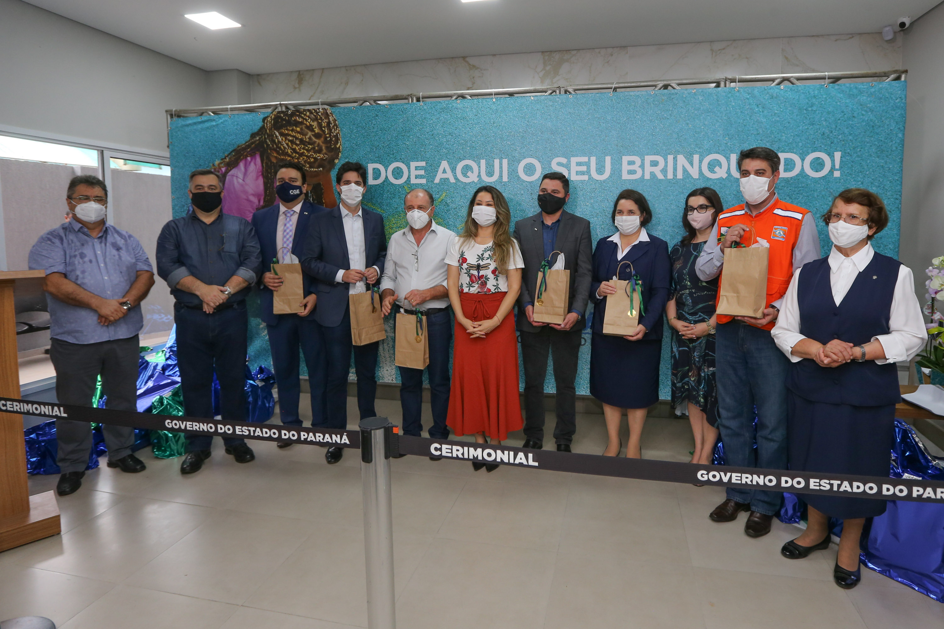 Parana Pia Encerramento da Campanha Paraná Piá, idealizada pela Primeira Dama do Estado, a Srª Luciana Saito Massa juntamente com a Superintendência Geral de Ação Solidária, no Hospital da Providencia em Apucarana, nesta quinta-feira(15).O objetivo da Campanha foi arrecadar brinquedos que foram entregues em comemoração ao dia das crianças. 15/10/2020 - Foto: Geraldo Bubniak/AEN