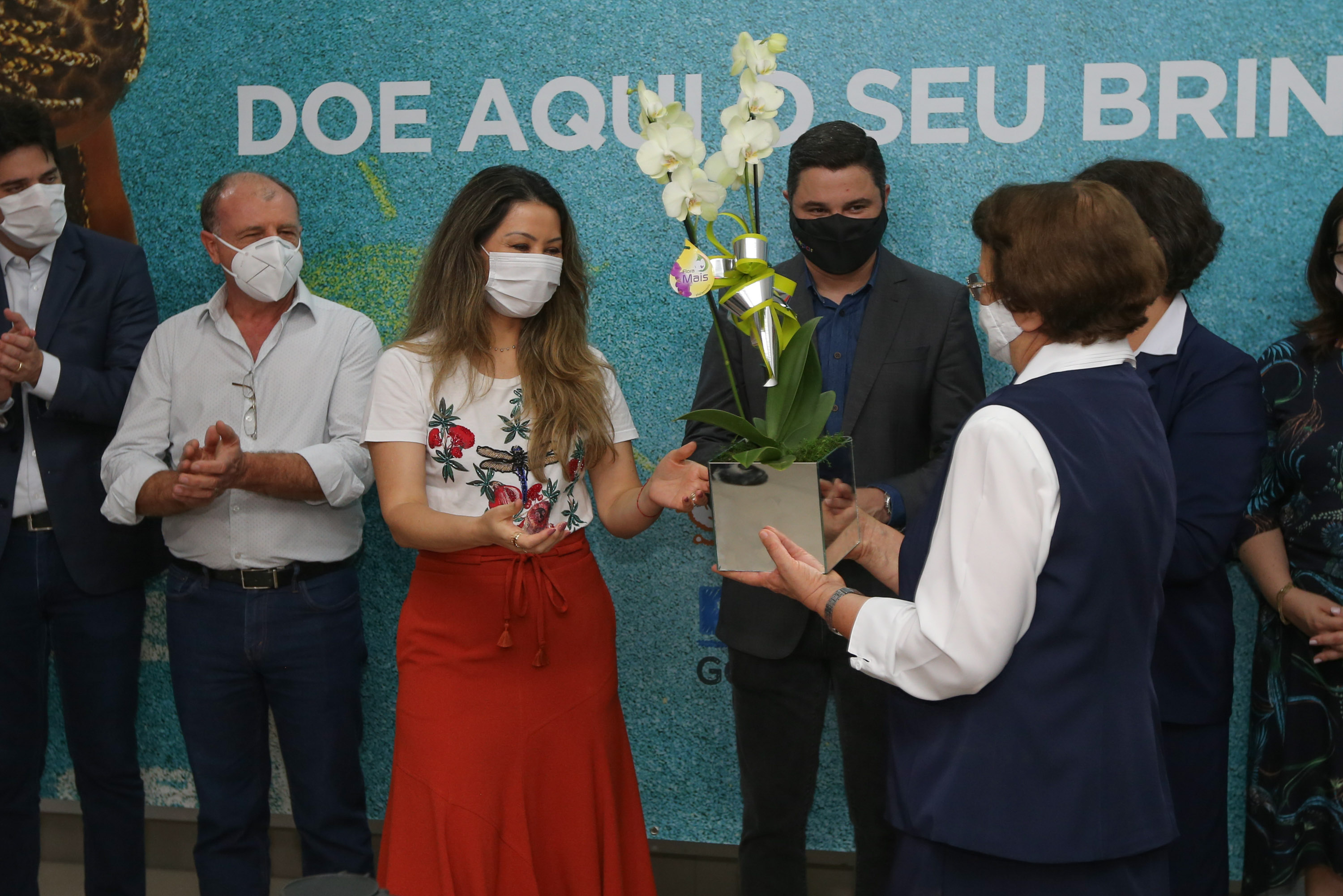 Parana Pia Encerramento da Campanha Paraná Piá, idealizada pela Primeira Dama do Estado, a Srª Luciana Saito Massa juntamente com a Superintendência Geral de Ação Solidária, no Hospital da Providencia em Apucarana, nesta quinta-feira(15).O objetivo da Campanha foi arrecadar brinquedos que foram entregues em comemoração ao dia das crianças. 15/10/2020 - Foto: Geraldo Bubniak/AEN