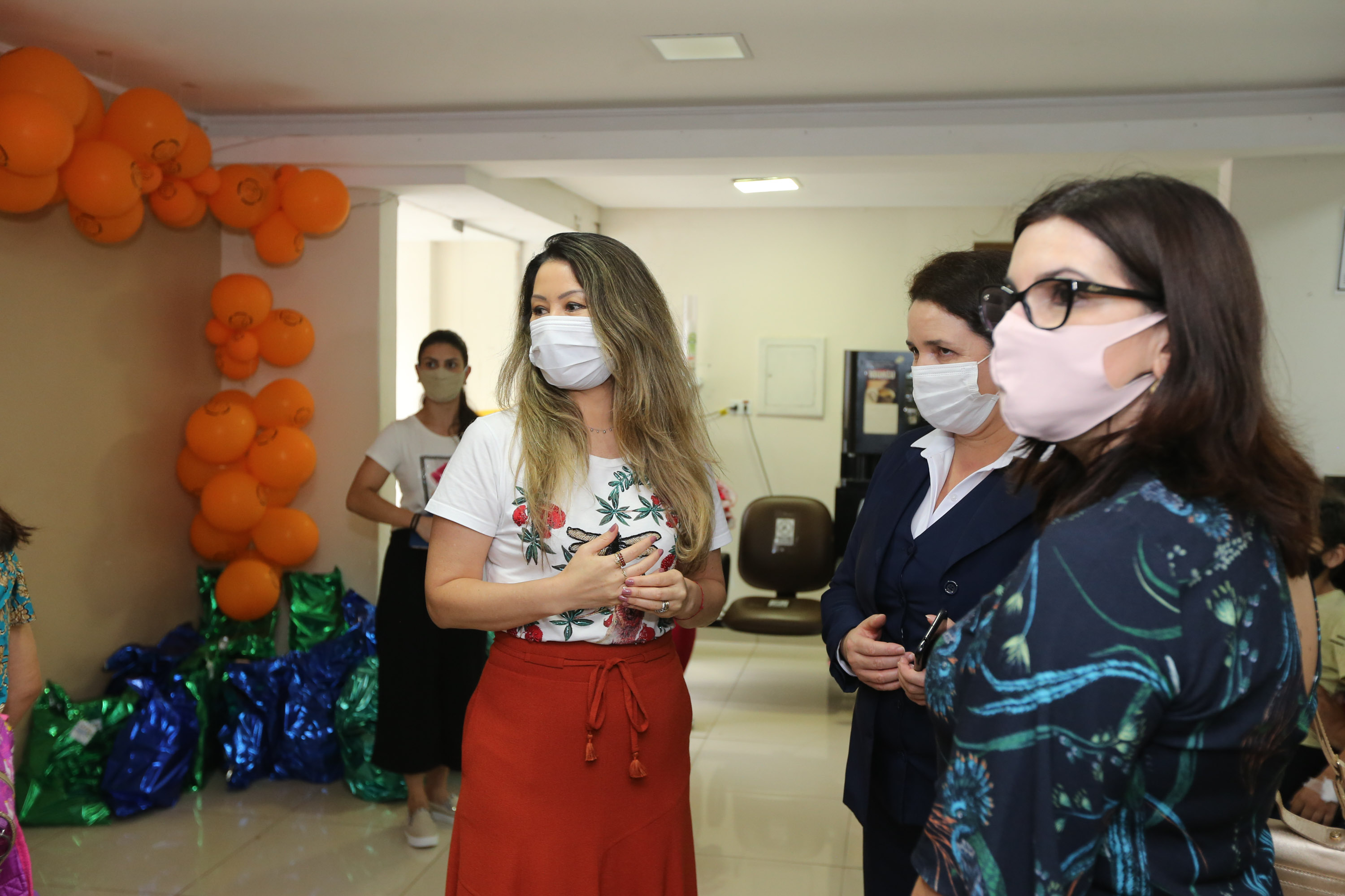 Parana Pia Encerramento da Campanha Paraná Piá, idealizada pela Primeira Dama do Estado, a Srª Luciana Saito Massa juntamente com a Superintendência Geral de Ação Solidária, no Hospital da Providencia em Apucarana, nesta quinta-feira(15).O objetivo da Campanha foi arrecadar brinquedos que foram entregues em comemoração ao dia das crianças. 15/10/2020 - Foto: Geraldo Bubniak/AEN