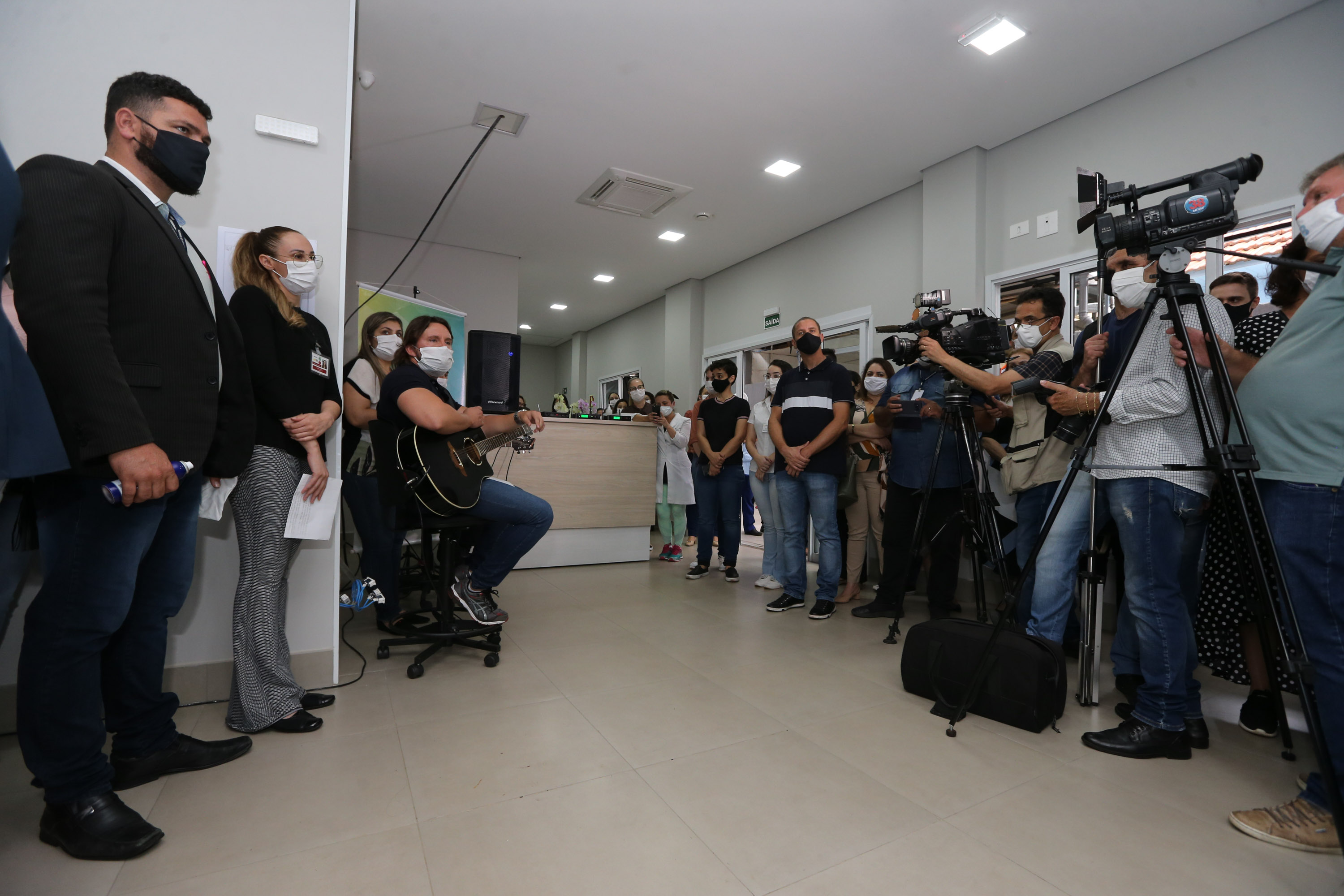 Parana Pia Encerramento da Campanha Paraná Piá, idealizada pela Primeira Dama do Estado, a Srª Luciana Saito Massa juntamente com a Superintendência Geral de Ação Solidária, no Hospital da Providencia em Apucarana, nesta quinta-feira(15).O objetivo da Campanha foi arrecadar brinquedos que foram entregues em comemoração ao dia das crianças. 15/10/2020 - Foto: Geraldo Bubniak/AEN
