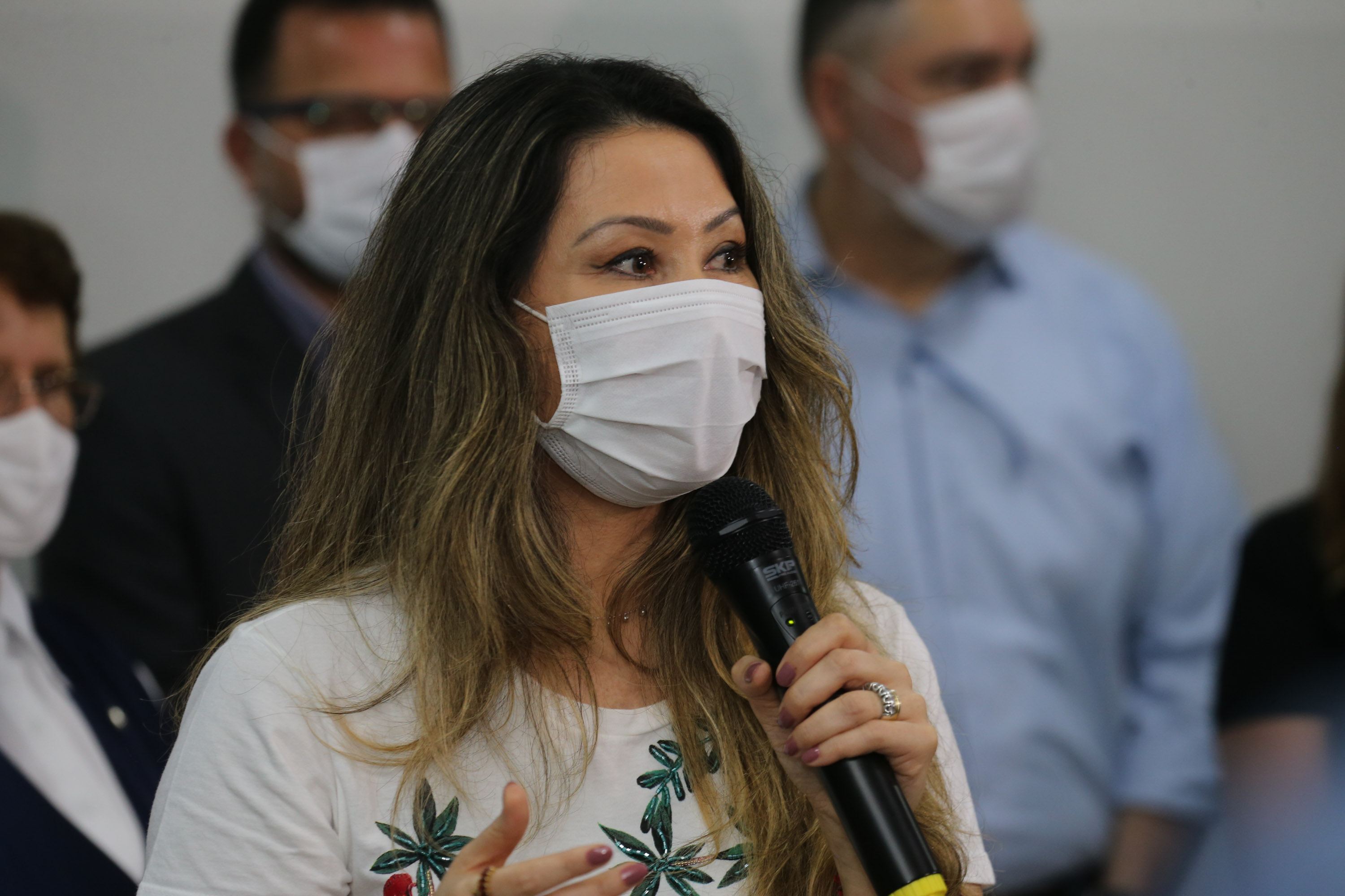 Parana Pia Encerramento da Campanha Paraná Piá, idealizada pela Primeira Dama do Estado, a Srª Luciana Saito Massa juntamente com a Superintendência Geral de Ação Solidária, no Hospital da Providencia em Apucarana, nesta quinta-feira(15).O objetivo da Campanha foi arrecadar brinquedos que foram entregues em comemoração ao dia das crianças. 15/10/2020 - Foto: Geraldo Bubniak/AEN