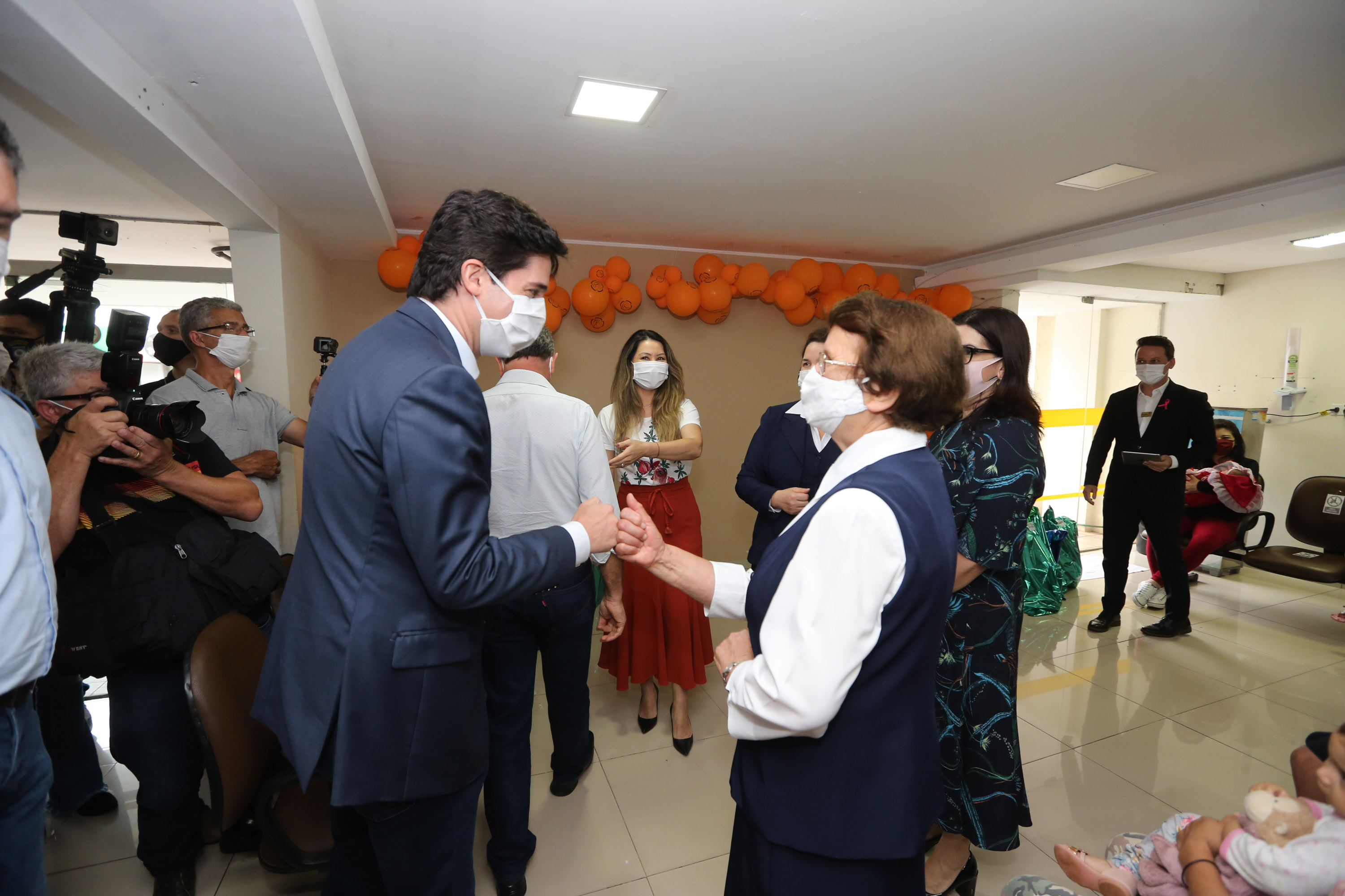 Parana Pia Encerramento da Campanha Paraná Piá, idealizada pela Primeira Dama do Estado, a Srª Luciana Saito Massa juntamente com a Superintendência Geral de Ação Solidária, no Hospital da Providencia em Apucarana, nesta quinta-feira(15).O objetivo da Campanha foi arrecadar brinquedos que foram entregues em comemoração ao dia das crianças. 15/10/2020 - Foto: Geraldo Bubniak/AEN