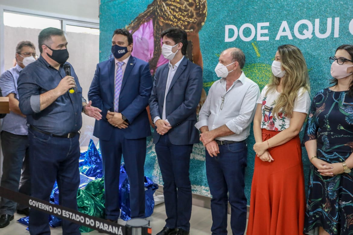 A campanha Paraná Piá terminou nesta quinta-feira (15) com uma entrega simbólica de 250 brinquedos para crianças internadas no Hospital da Providência em Apucarana, no Vale do Ivaí. A iniciativa, liderada pela primeira-dama Luciana Saito Massa, e pela Superintendência Geral de Ação Solidária (SGAS), do Governo do Estado, arrecadou mais de 15 mil brinquedos novos ou usados para celebrar o Dia das Crianças. Foto: Valdelino Pontes