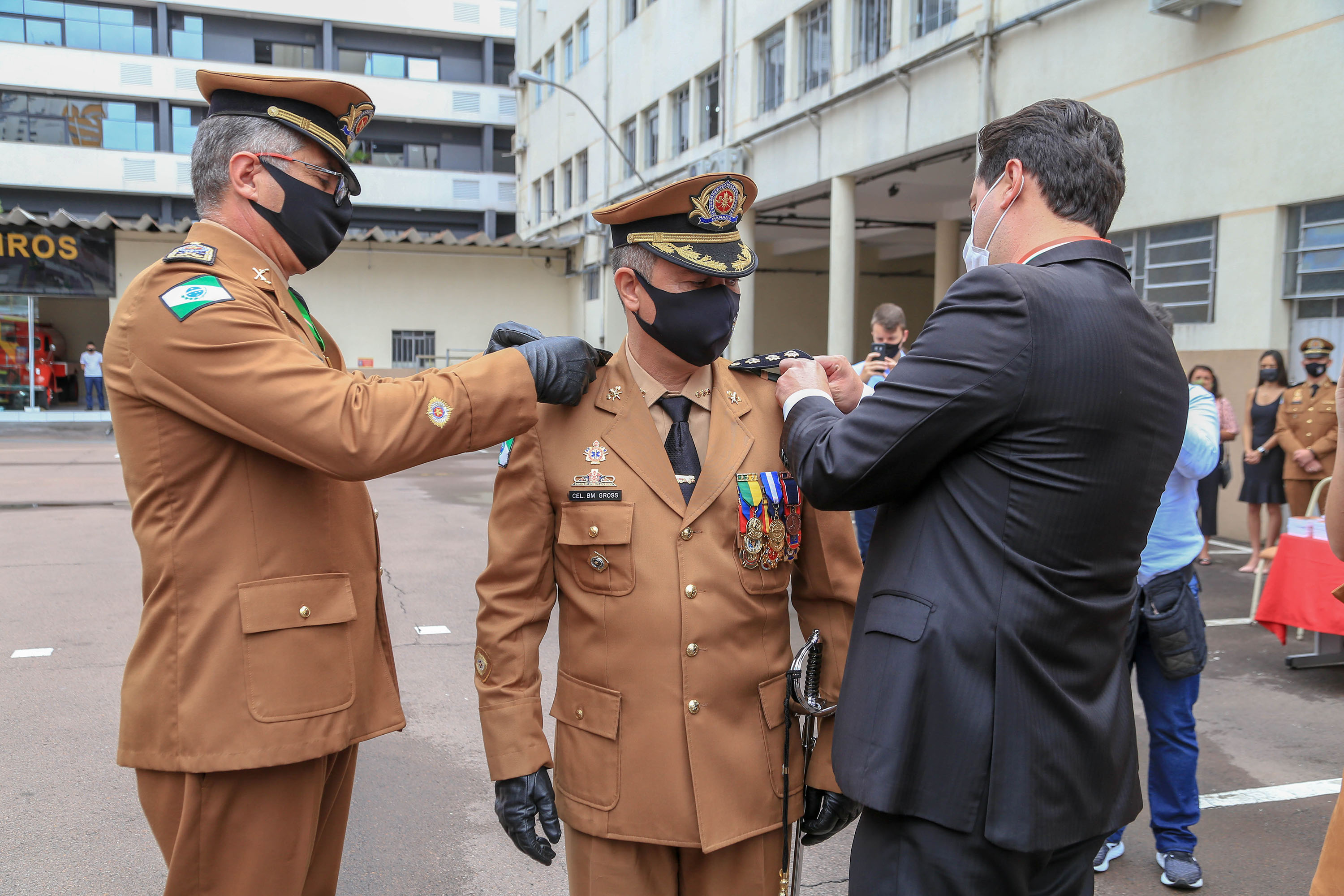 O governador Carlos Massa Ratinho Junior participou nesta sexta-feira (29) da troca do comando-geral do Corpo de Bombeiros do Paraná. Depois de dois anos como comandante, o coronel Samuel Prestes dá lugar ao coronel Gerson Gross, que até então respondia pelo comando da Academia Policial Militar do Guatupê. - Curitiba, 29/01/2021 - Foto: Valdelino Alves Pontes