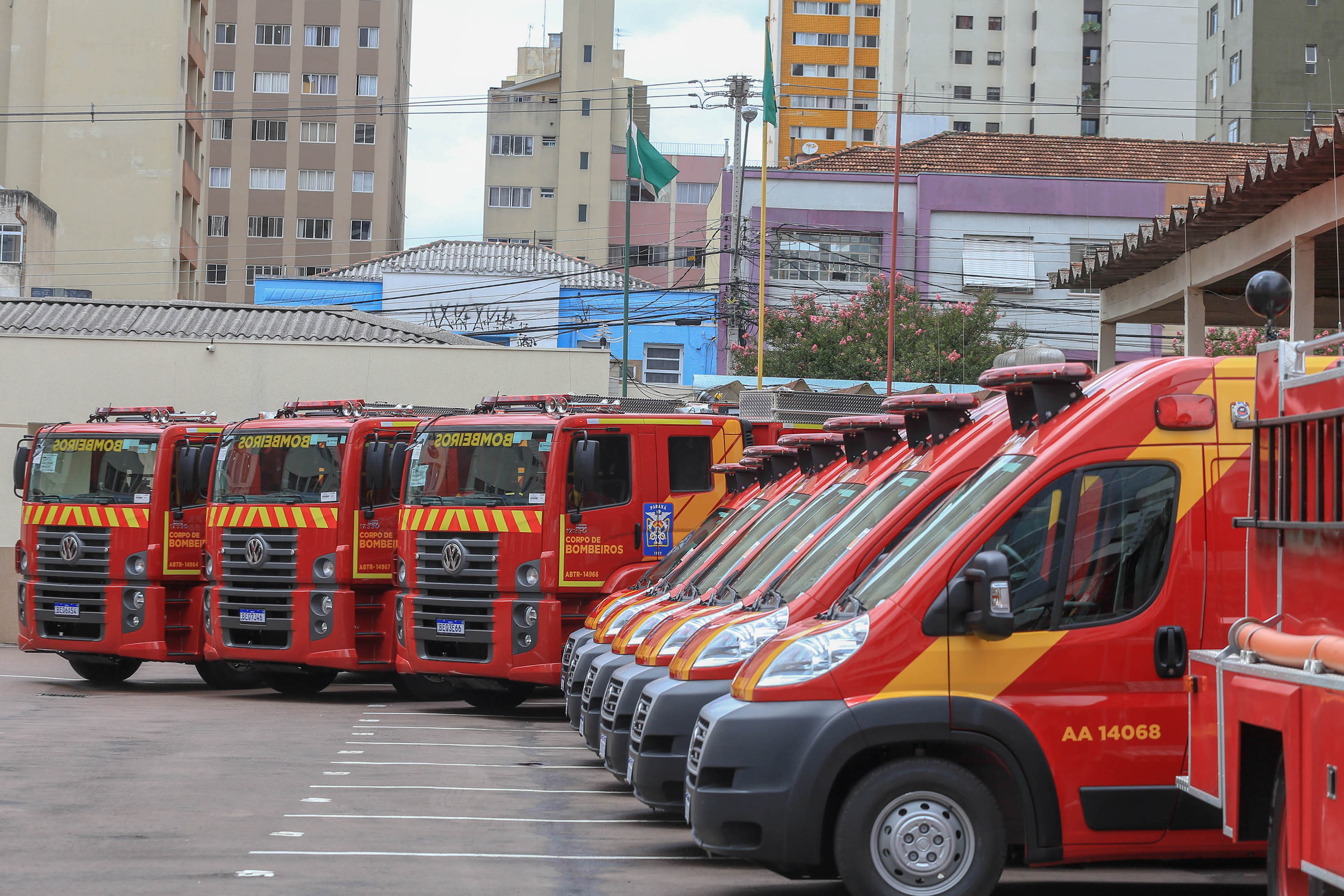 O governador Carlos Massa Ratinho Junior participou nesta sexta-feira (29) da troca do comando-geral do Corpo de Bombeiros do Paraná. Depois de dois anos como comandante, o coronel Samuel Prestes dá lugar ao coronel Gerson Gross, que até então respondia pelo comando da Academia Policial Militar do Guatupê. - Curitiba, 29/01/2021 - Foto: Valdelino Alves Pontes