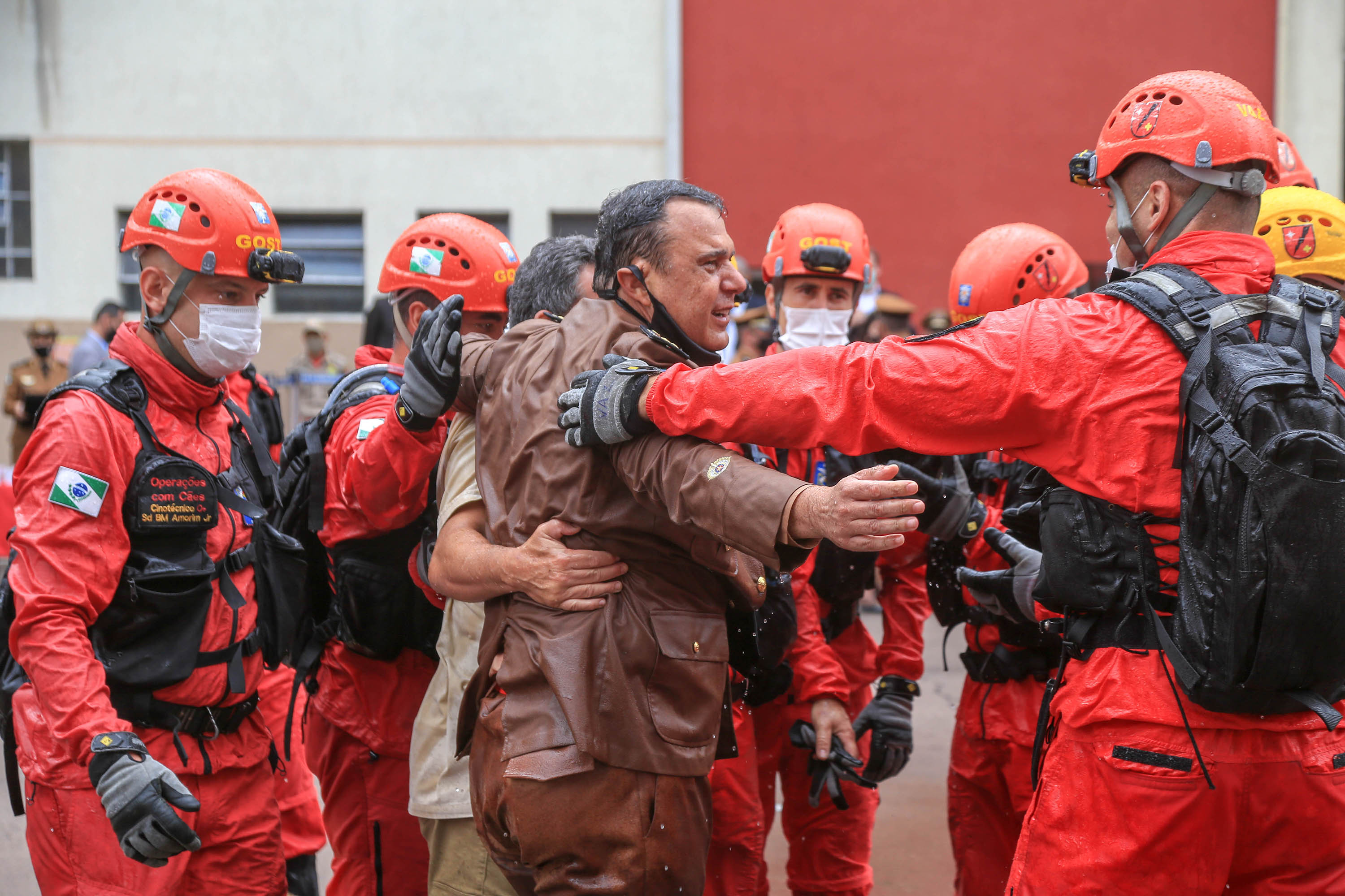 O governador Carlos Massa Ratinho Junior participou nesta sexta-feira (29) da troca do comando-geral do Corpo de Bombeiros do Paraná. Depois de dois anos como comandante, o coronel Samuel Prestes dá lugar ao coronel Gerson Gross, que até então respondia pelo comando da Academia Policial Militar do Guatupê. - Curitiba, 29/01/2021 - Foto: Valdelino Alves Pontes
