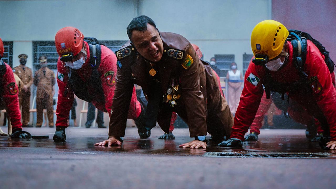 O governador Carlos Massa Ratinho Junior participou nesta sexta-feira (29) da troca do comando-geral do Corpo de Bombeiros do Paraná. Depois de dois anos como comandante, o coronel Samuel Prestes dá lugar ao coronel Gerson Gross, que até então respondia pelo comando da Academia Policial Militar do Guatupê. - Curitiba, 29/01/2021 - Foto: Jonathan Campos/AEN