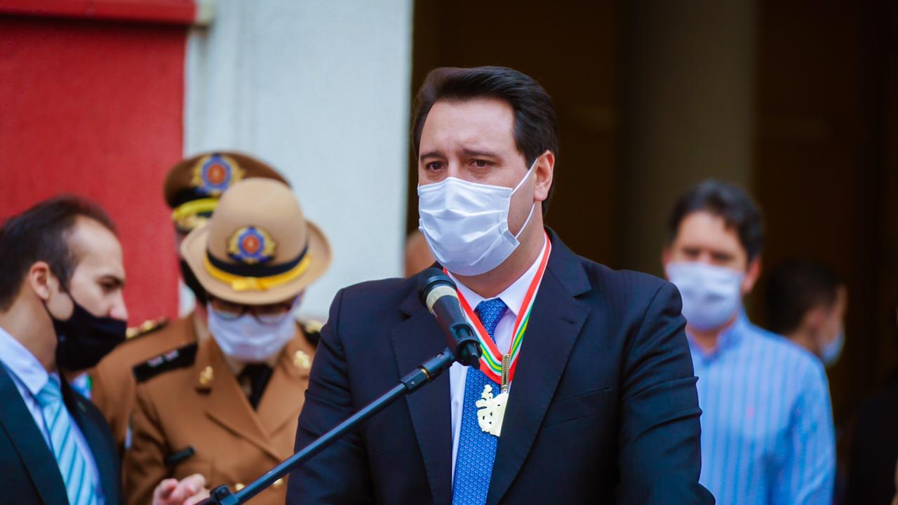 O governador Carlos Massa Ratinho Junior participou nesta sexta-feira (29) da troca do comando-geral do Corpo de Bombeiros do Paraná. Depois de dois anos como comandante, o coronel Samuel Prestes dá lugar ao coronel Gerson Gross, que até então respondia pelo comando da Academia Policial Militar do Guatupê. - Curitiba, 29/01/2021 - Foto: Jonathan Campos/AEN