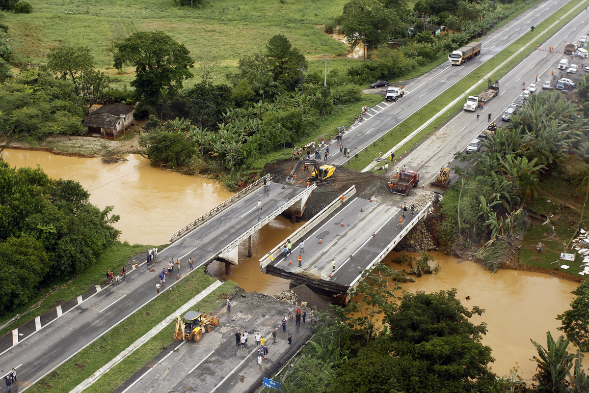 PRF diz que condições climáticas eram ruins no momento do engavetamento na  BR-277, no Paraná - Bem Paraná