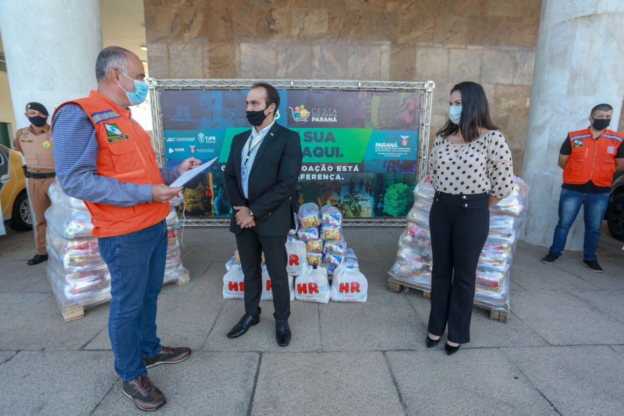 A edição 2021 da campanha Cesta Solidária Paraná, encerrada na terça-feira (06), conseguiu arrecadar mais de 200 toneladas de alimentos. . Foto: Valdelino Pontes