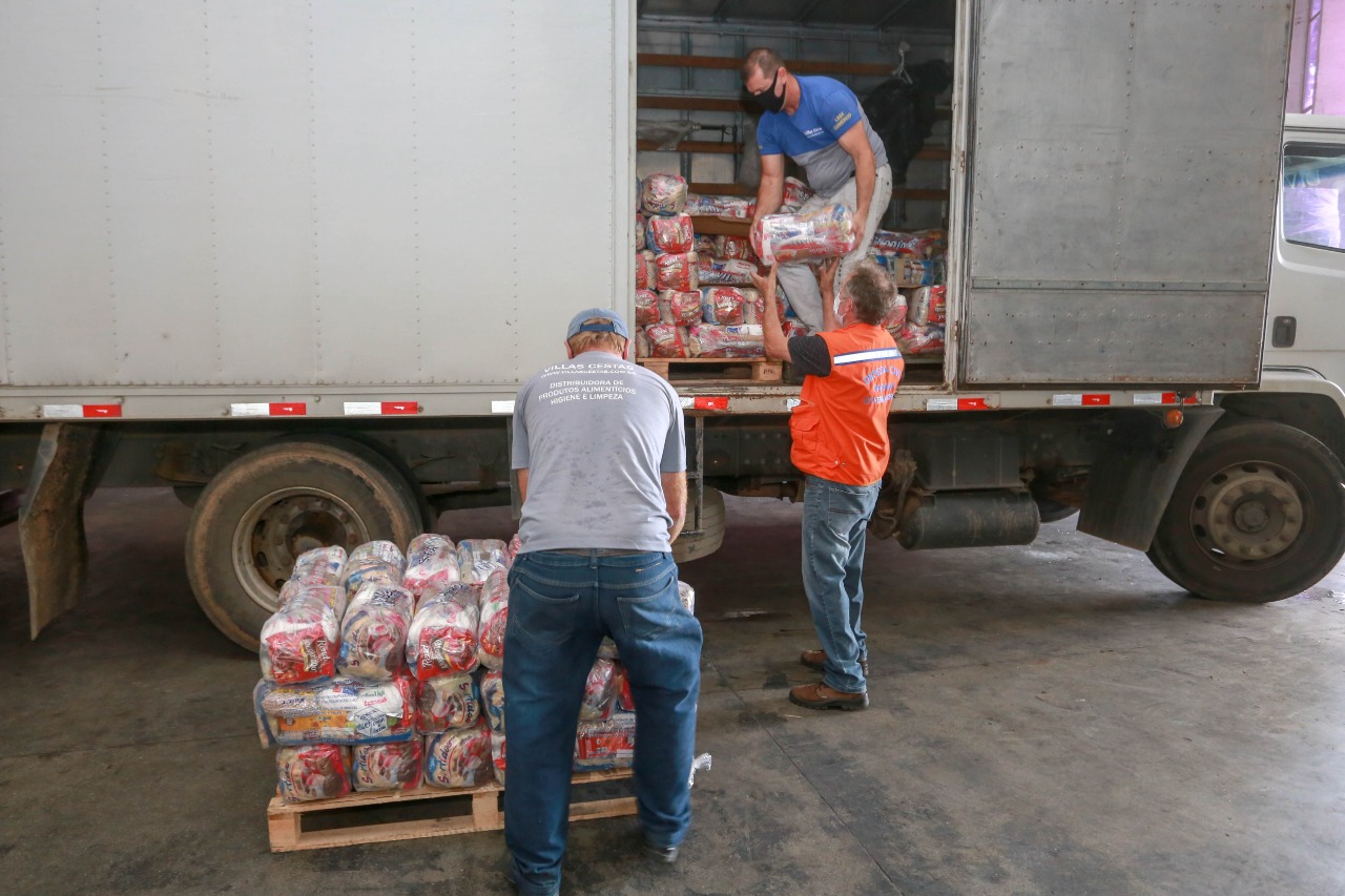 A edição 2021 da campanha Cesta Solidária Paraná, encerrada na terça-feira (06), conseguiu arrecadar mais de 200 toneladas de alimentos. . Foto: Valdelino Pontes