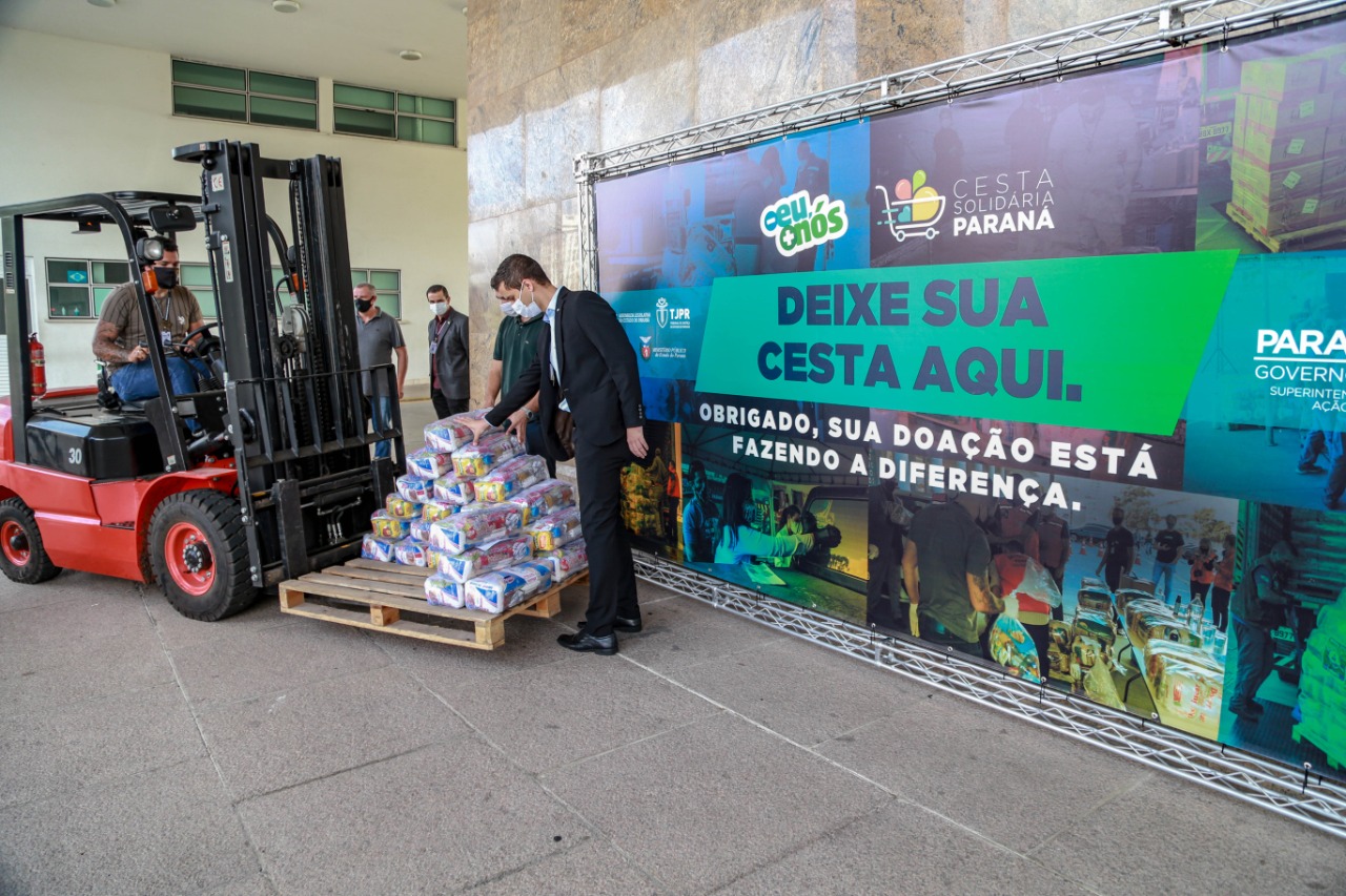 A edição 2021 da campanha Cesta Solidária Paraná, encerrada na terça-feira (06), conseguiu arrecadar mais de 200 toneladas de alimentos. . Foto: Valdelino Pontes