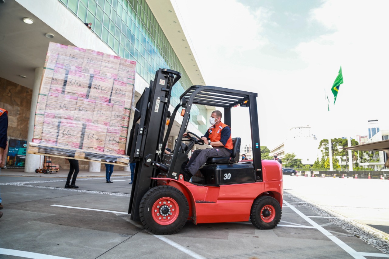 A edição 2021 da campanha Cesta Solidária Paraná, encerrada na terça-feira (06), conseguiu arrecadar mais de 200 toneladas de alimentos. . Foto: Valdelino Pontes
