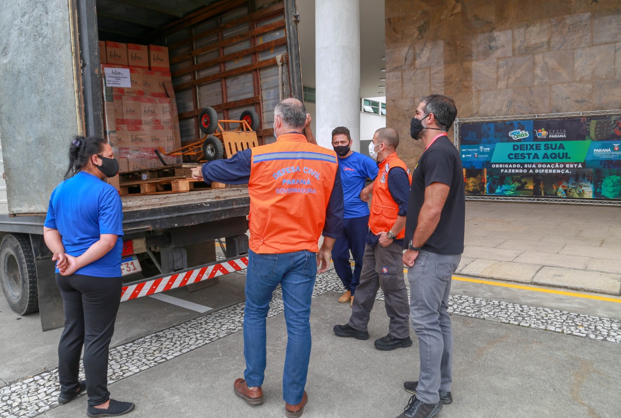 A edição 2021 da campanha Cesta Solidária Paraná, encerrada na terça-feira (06), conseguiu arrecadar mais de 200 toneladas de alimentos. . Foto: Valdelino Pontes